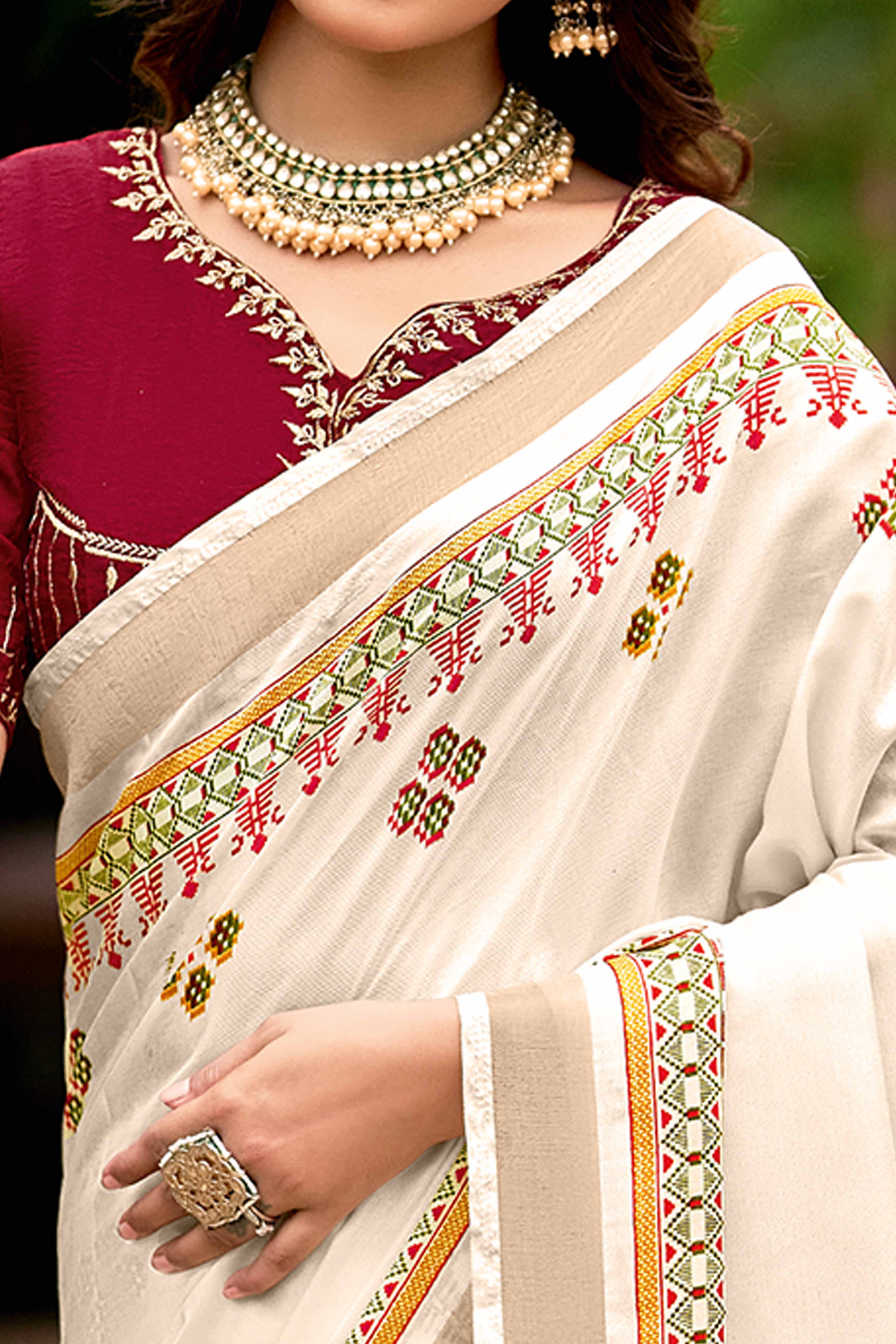 Abstract Printed Cream Saree in Cotton Blend Fabric - Image 2
