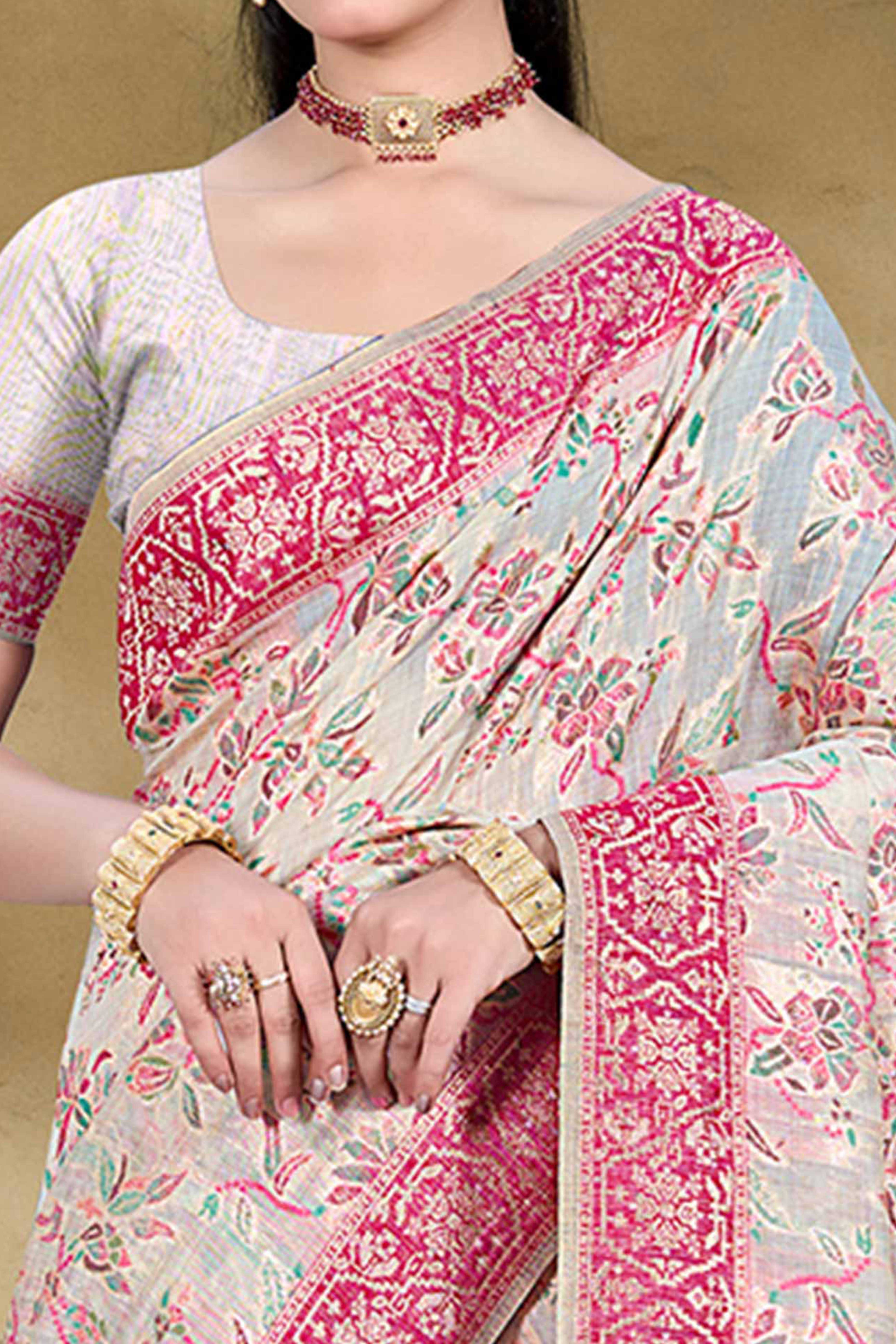 Alluring Grey Floral Zari Weaving Cotton Silk Saree With Graceful Tassel Pallu - Image 2