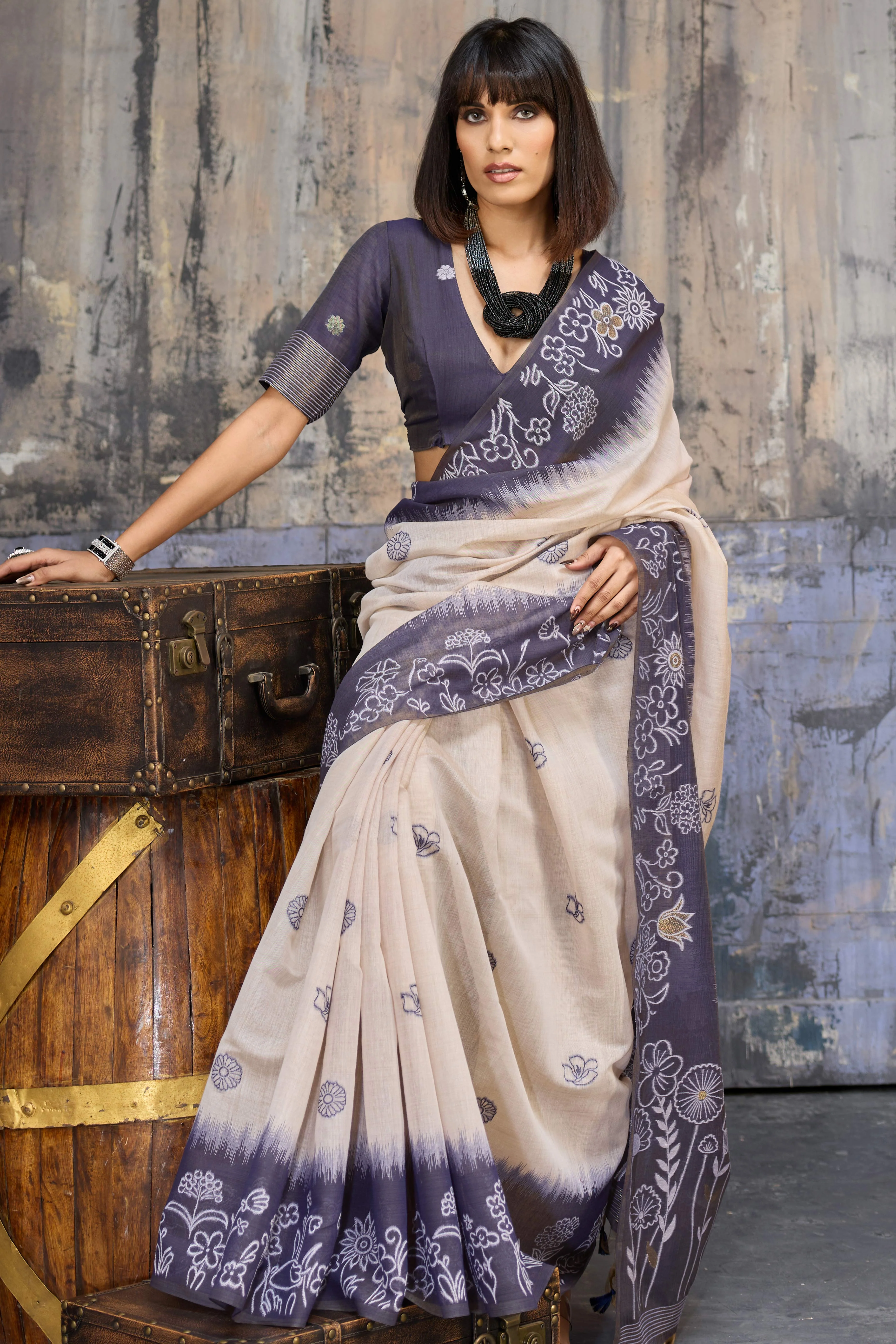 Beige & Blue Classic Munga Cotton Blend Saree with Intricate Floral Woven Detailing - Image 3