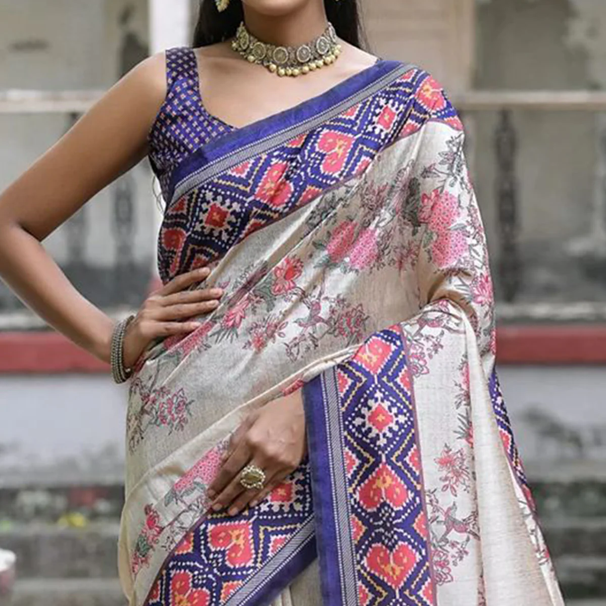 Beige & Blue Floral Printed Tussar Silk Saree - Image 3
