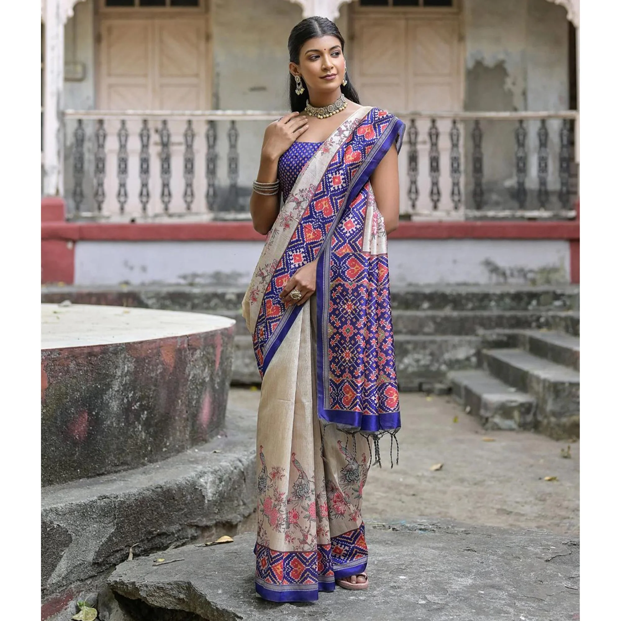 Beige & Blue Floral Printed Tussar Silk Saree - Image 4