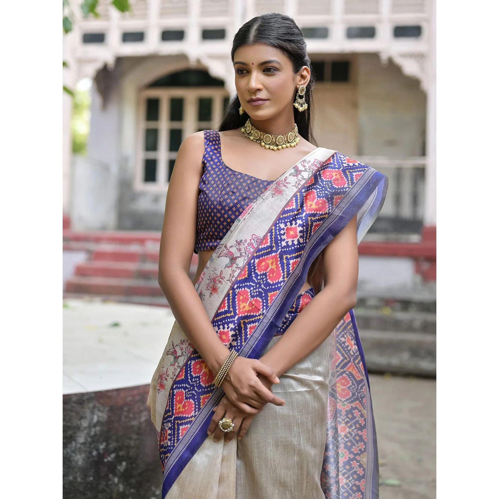 Beige & Blue Floral Printed Tussar Silk Saree - Image 5