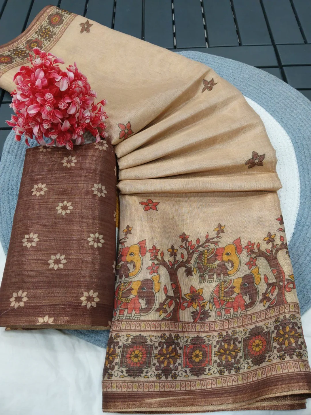 Beige Cotton Silk Saree with Printed Border For Festive Wear - Image 3