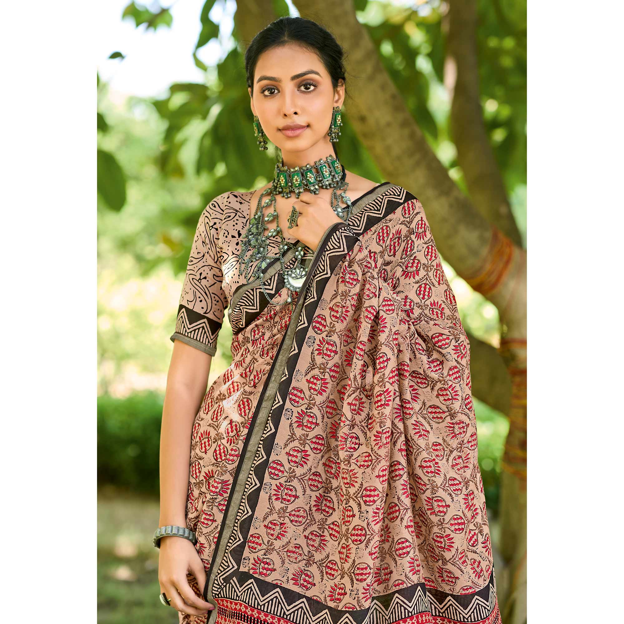 Beige Floral Printed Mul Mul Cotton Saree - Image 3