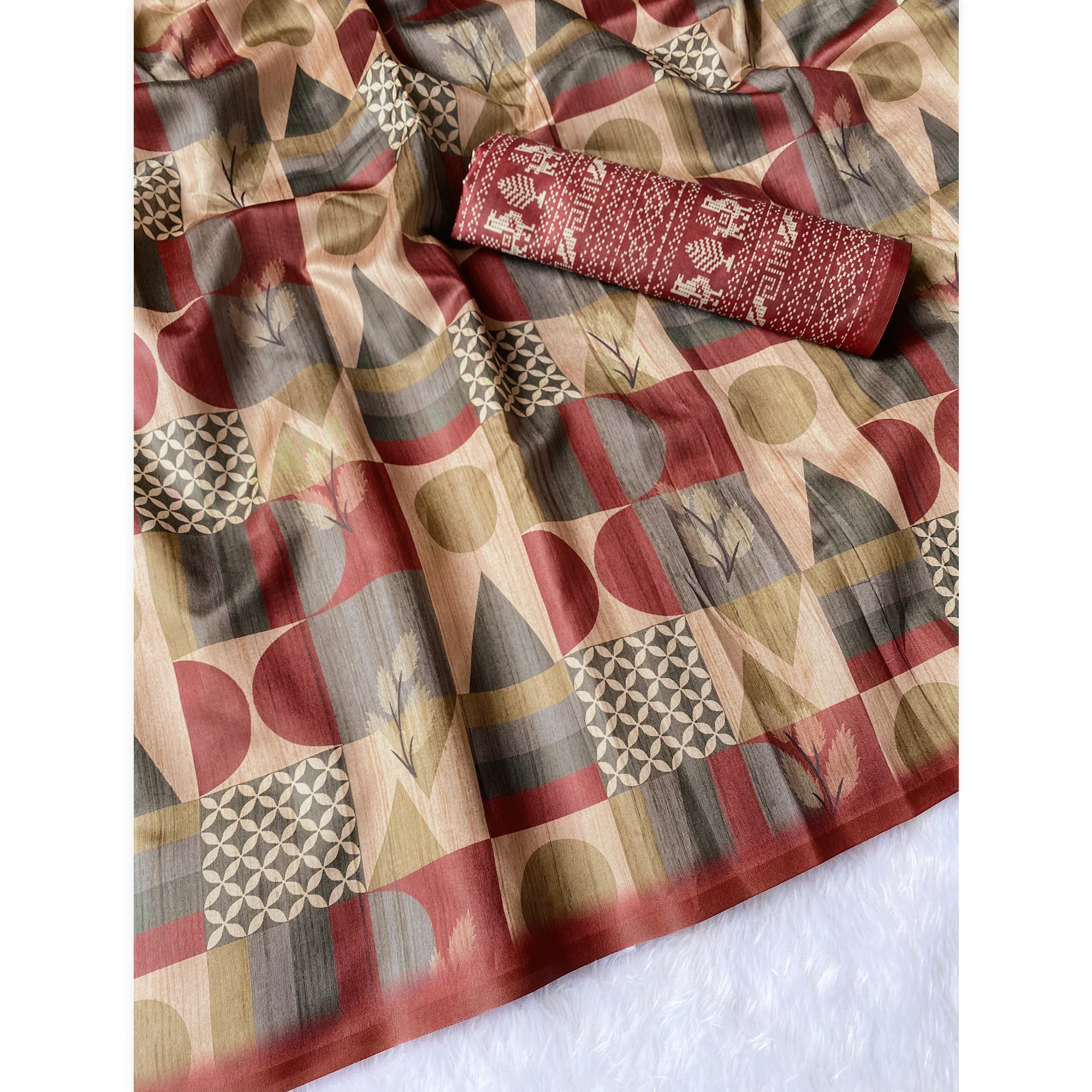Beige Geometric Printed Tussar Silk Blend Festive Saree with Elegant Textured Finish - Image 3