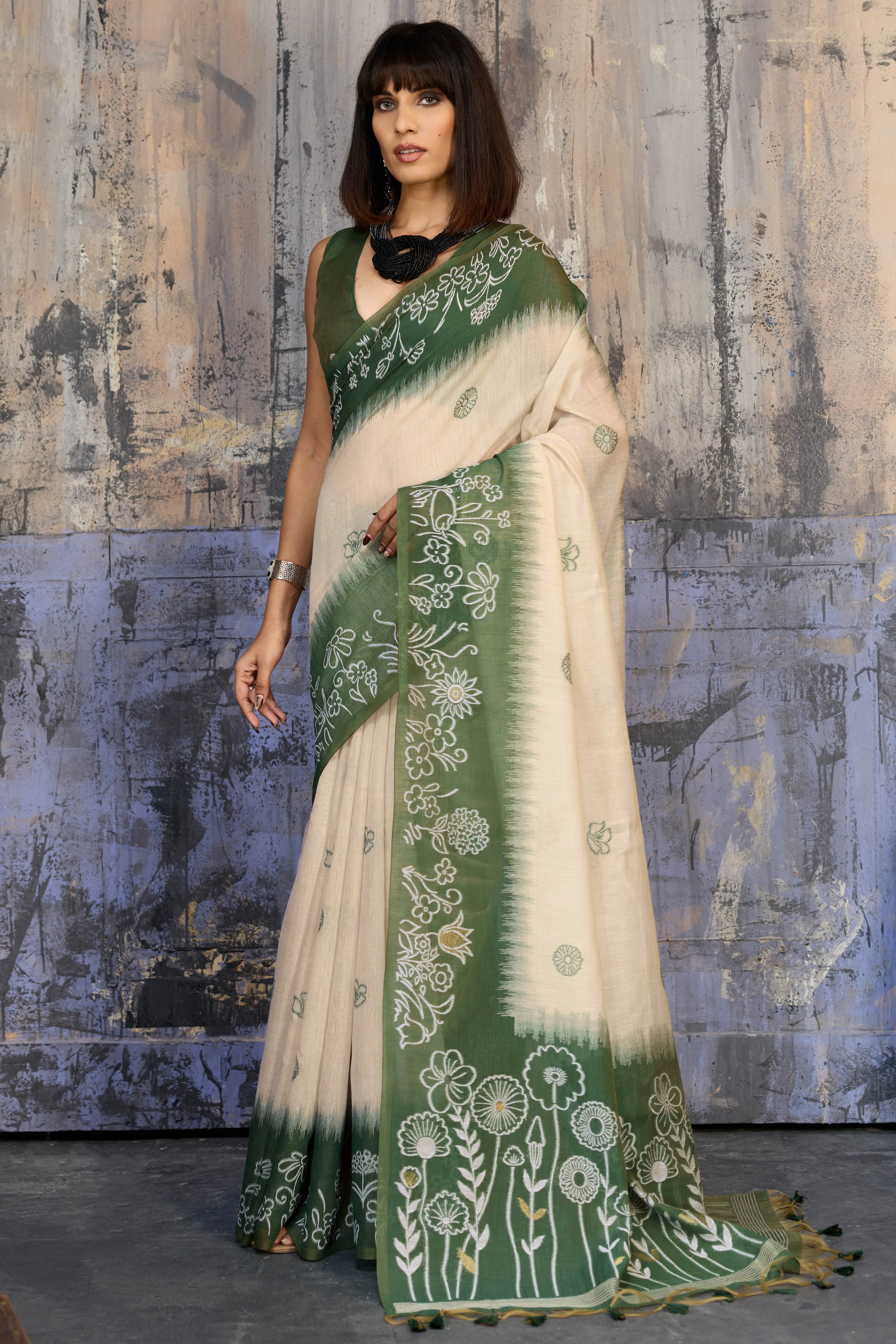 Beige & Green Classic Munga Cotton Blend Saree with Intricate Floral Woven Detailing - Image 3