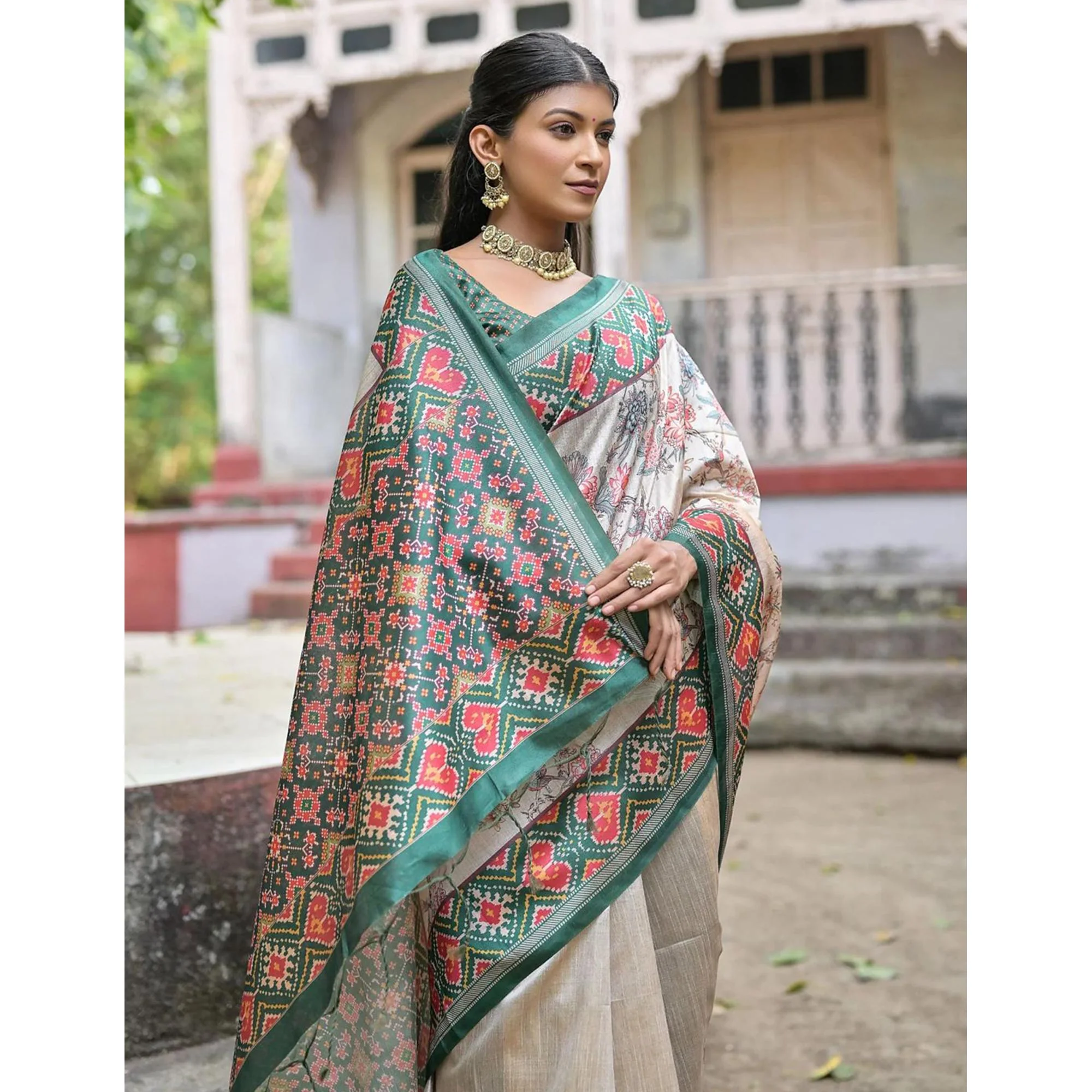 Beige & Green Floral Printed Tussar Silk Saree - Image 5