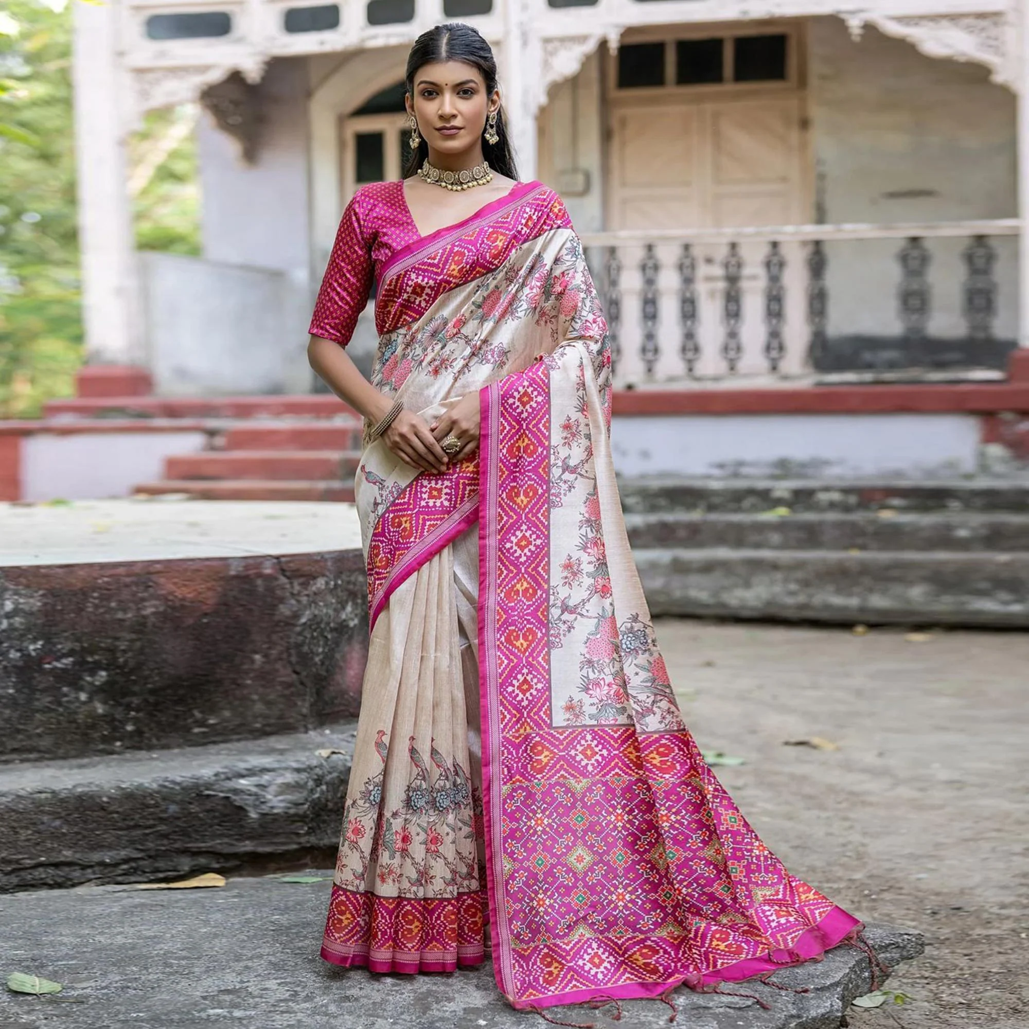 Beige & Pink Floral Printed Tussar Silk Saree - Image 2
