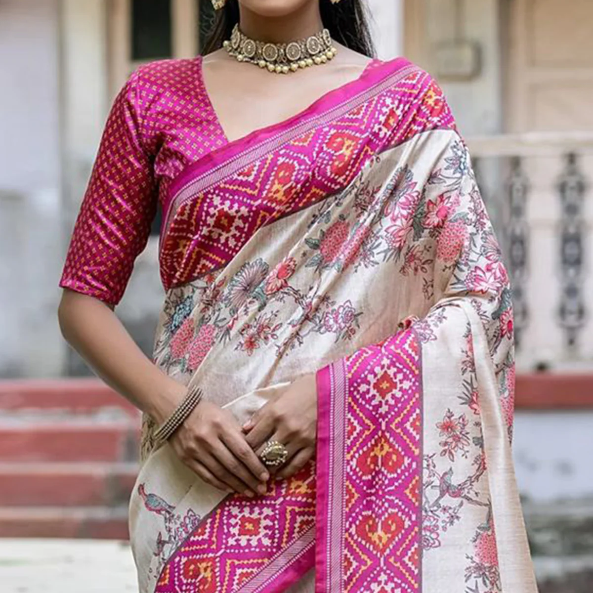 Beige & Pink Floral Printed Tussar Silk Saree - Image 3