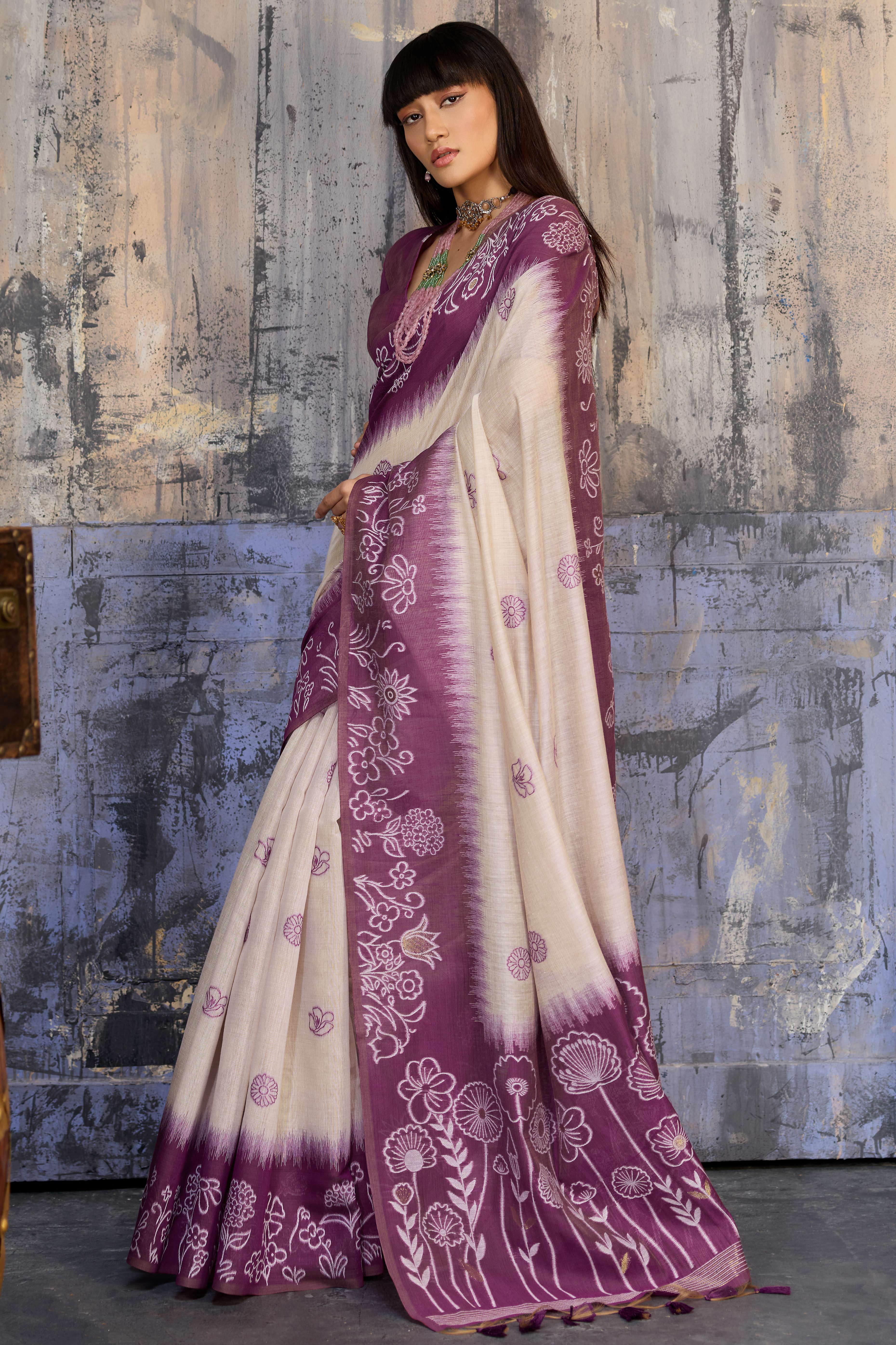Beige & Purple Classic Munga Cotton Blend Saree with Intricate Floral Woven Detailing - Image 4