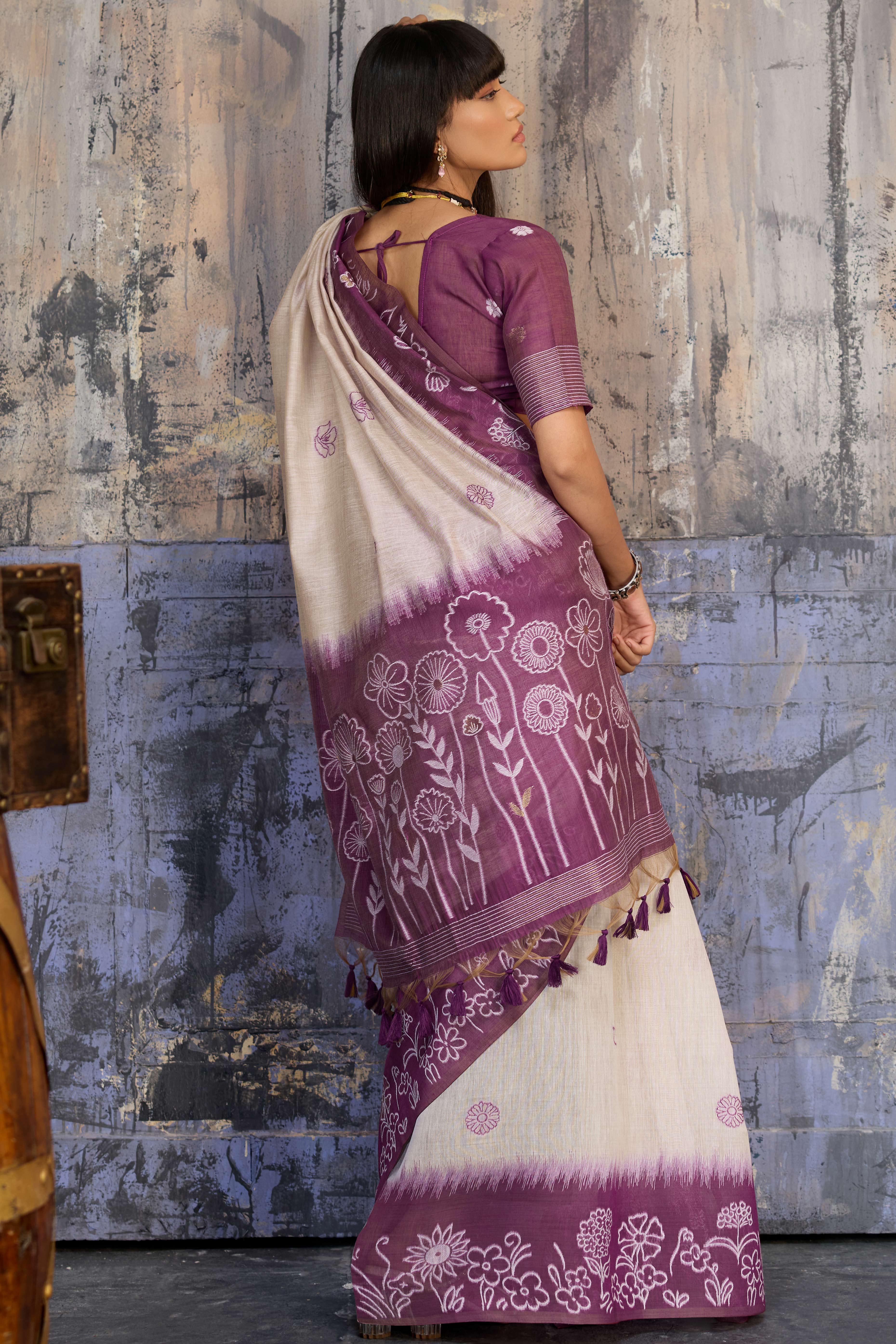 Beige & Purple Classic Munga Cotton Blend Saree with Intricate Floral Woven Detailing - Image 5