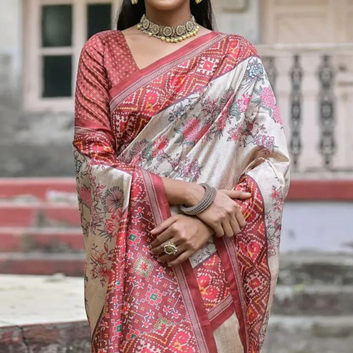 Beige & Red Floral Printed Tussar Silk Saree - Image 3