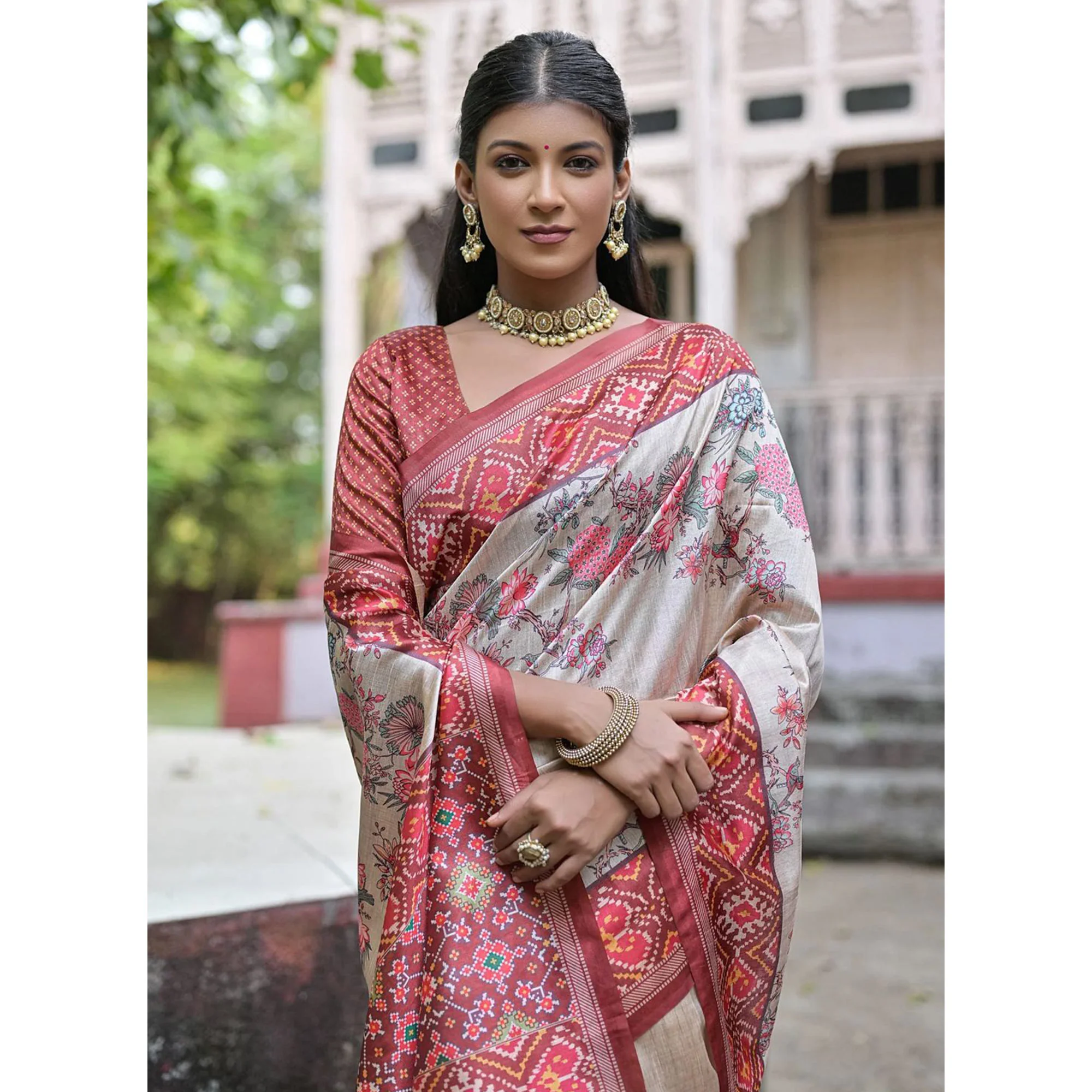 Beige & Red Floral Printed Tussar Silk Saree - Image 5