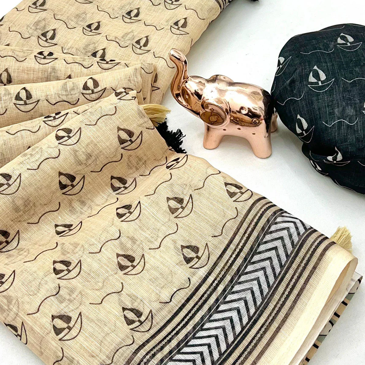 Beige Soft Linen Saree with Artistic Print Detailing - Image 2