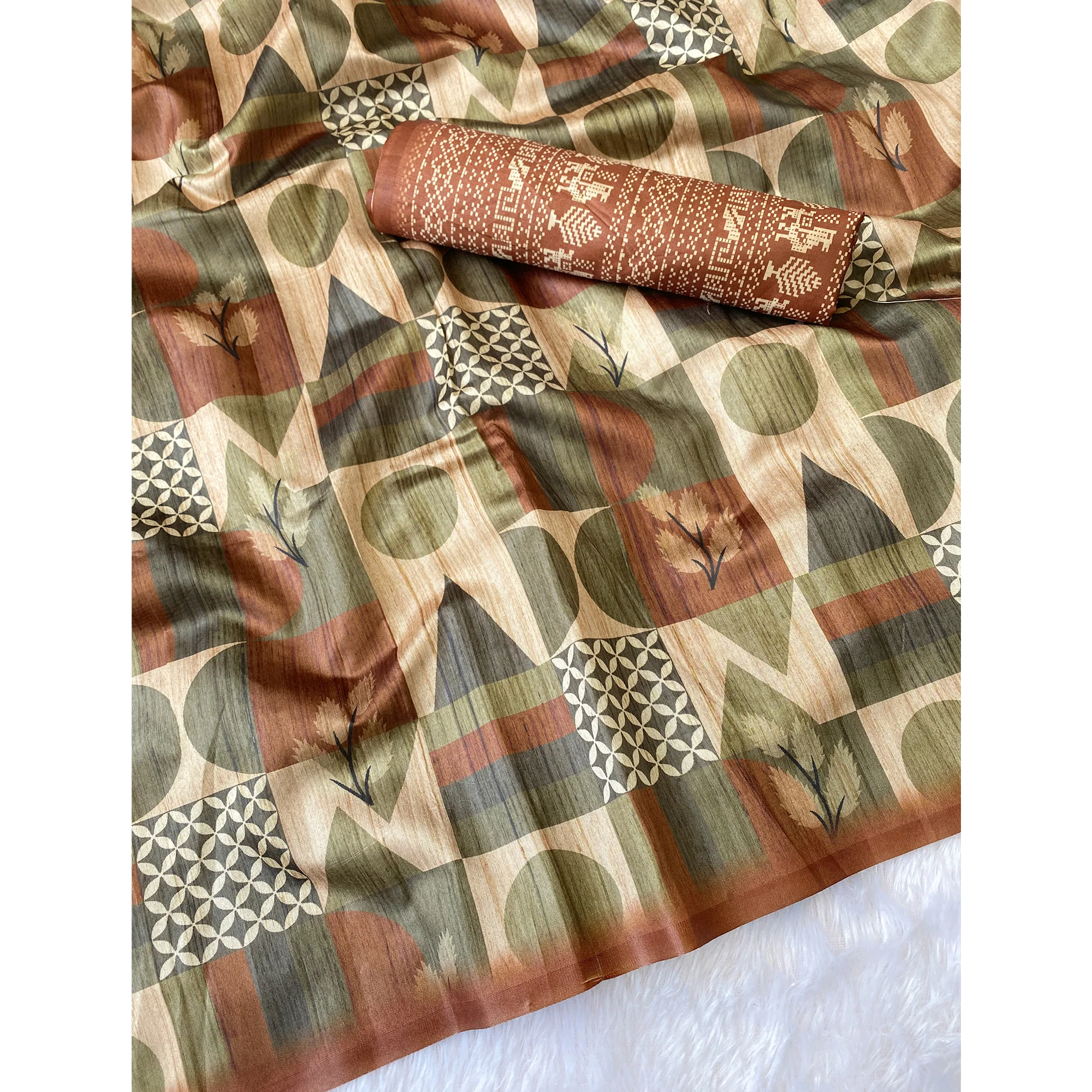 Beige Textured Tussar Silk Blend Saree Enhanced with Artistic Geometric Prints - Image 3
