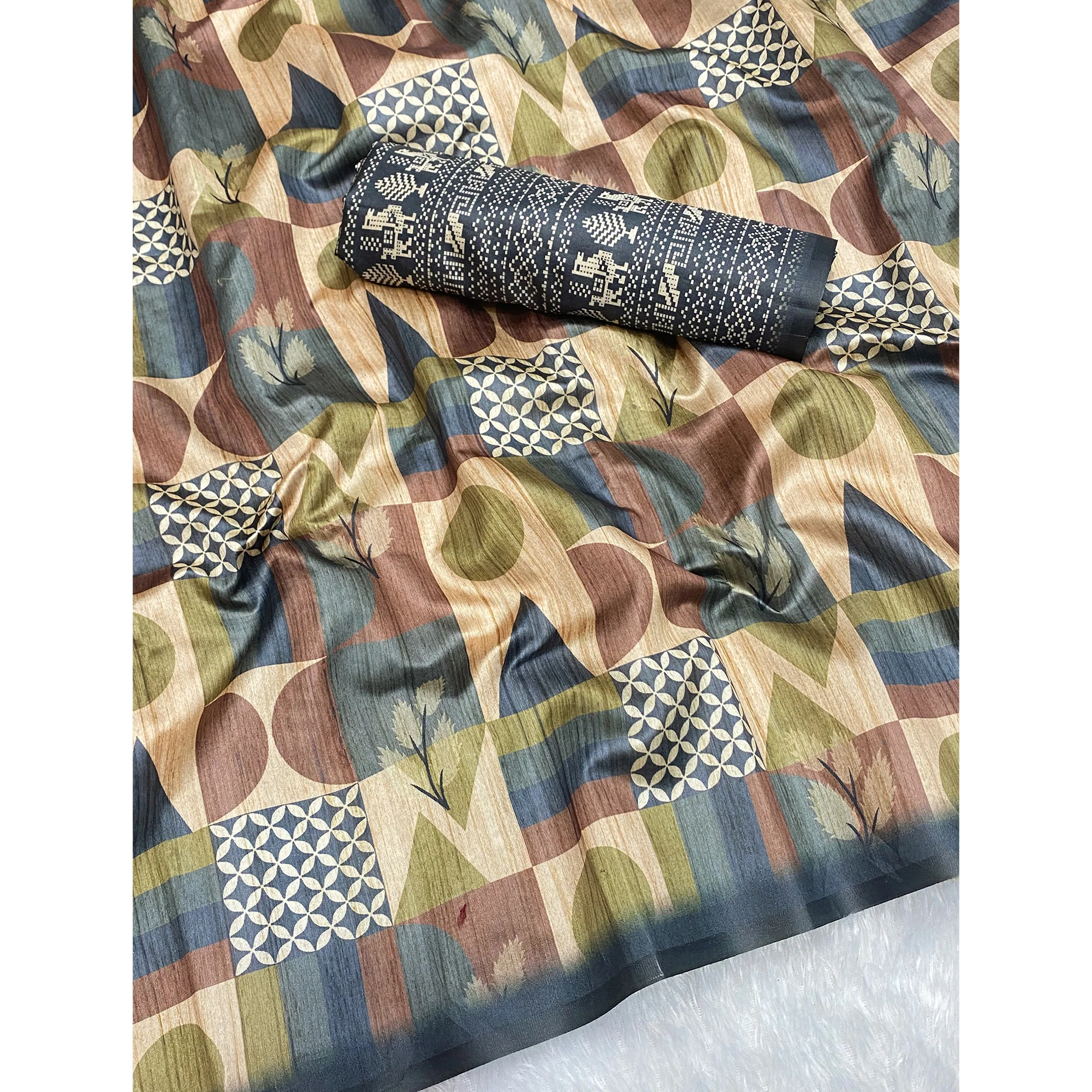 Beige Tussar Silk Blend Saree Featuring Modern Geometric Prints for a Festive Look - Image 3