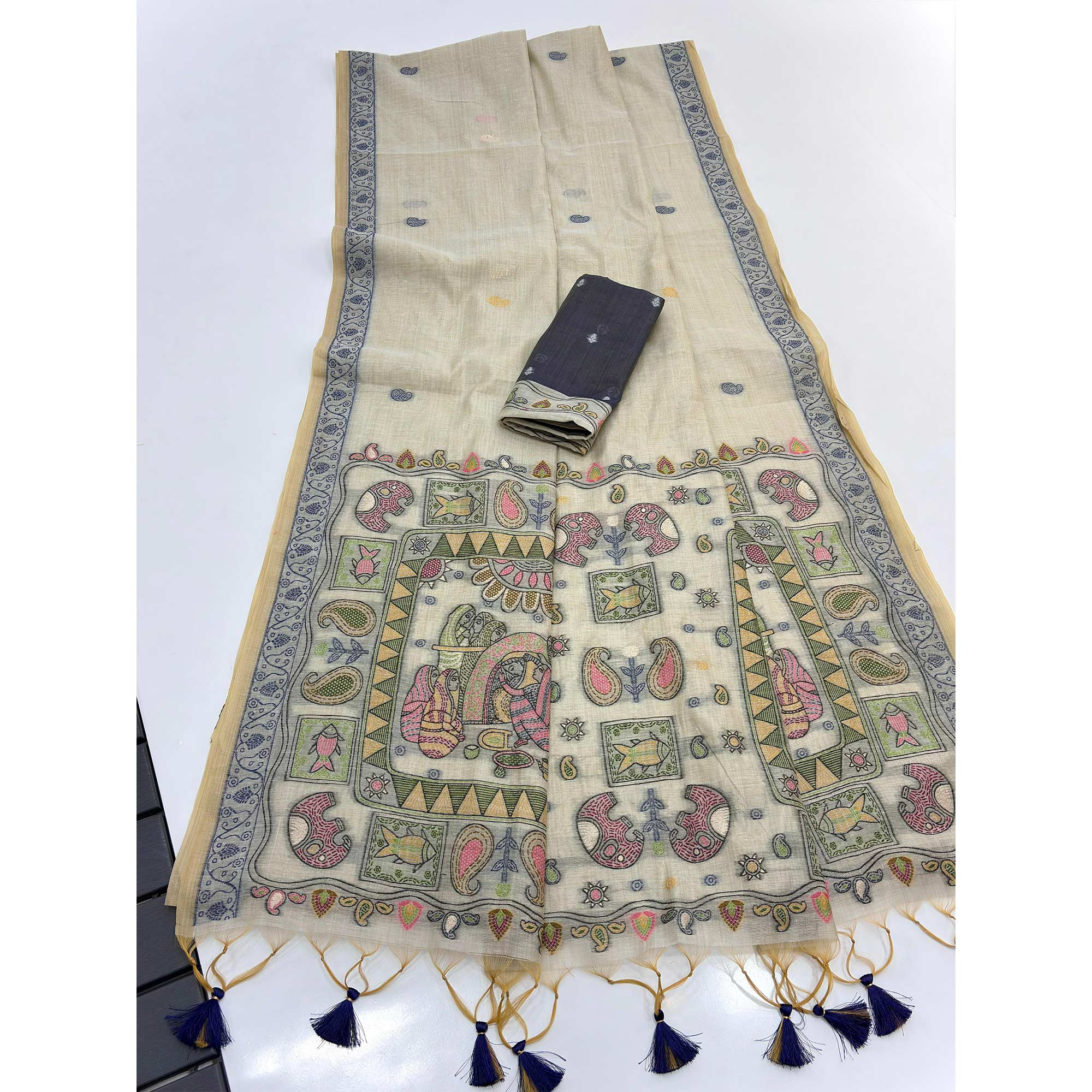 Beige Woven Muga Cotton Silk Saree In Kalamkari Motifs On Pallu - Image 3