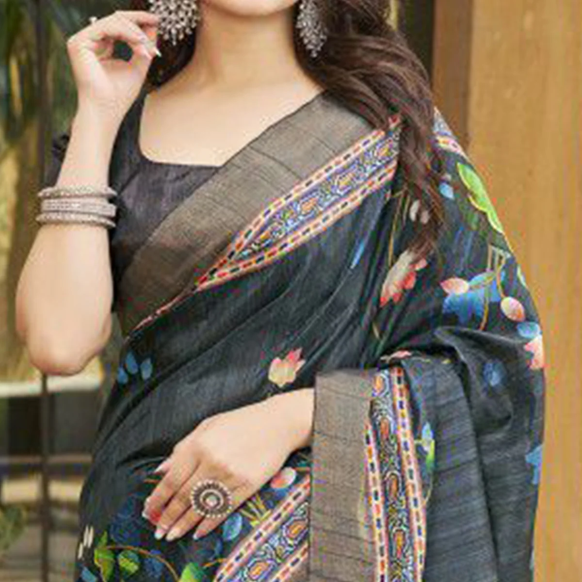 Black Floral Digital Printed Tussar Silk Saree - Image 3