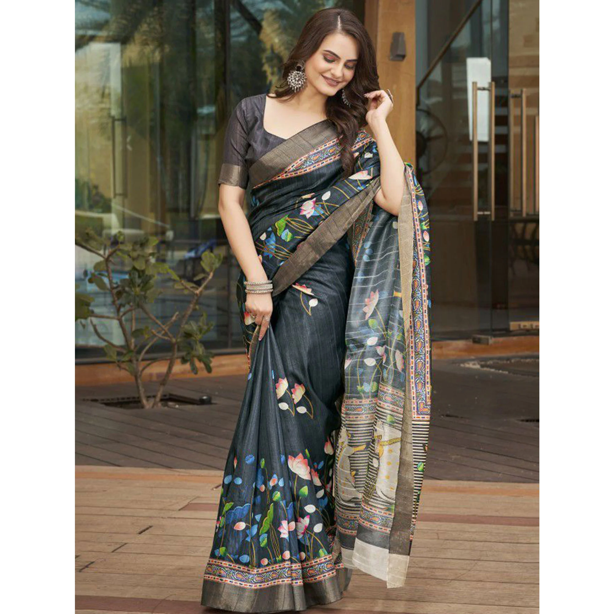 Black Floral Digital Printed Tussar Silk Saree - Image 4