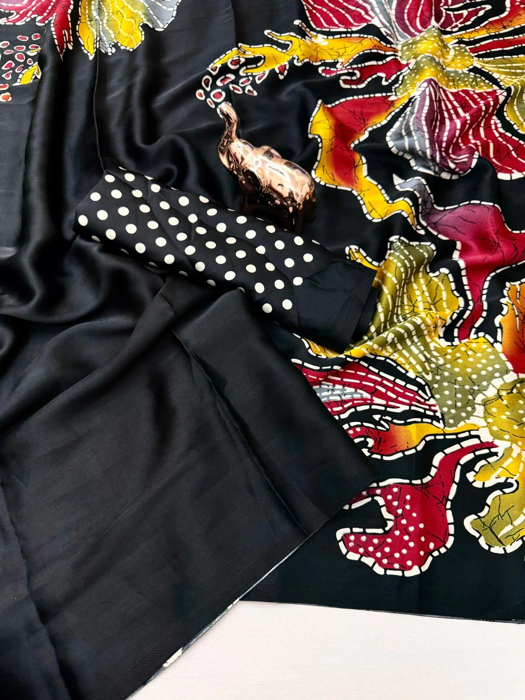 Black Floral Printed Crepe Saree with Feminine Design and Elegant Everyday to Casual Look - Image 4