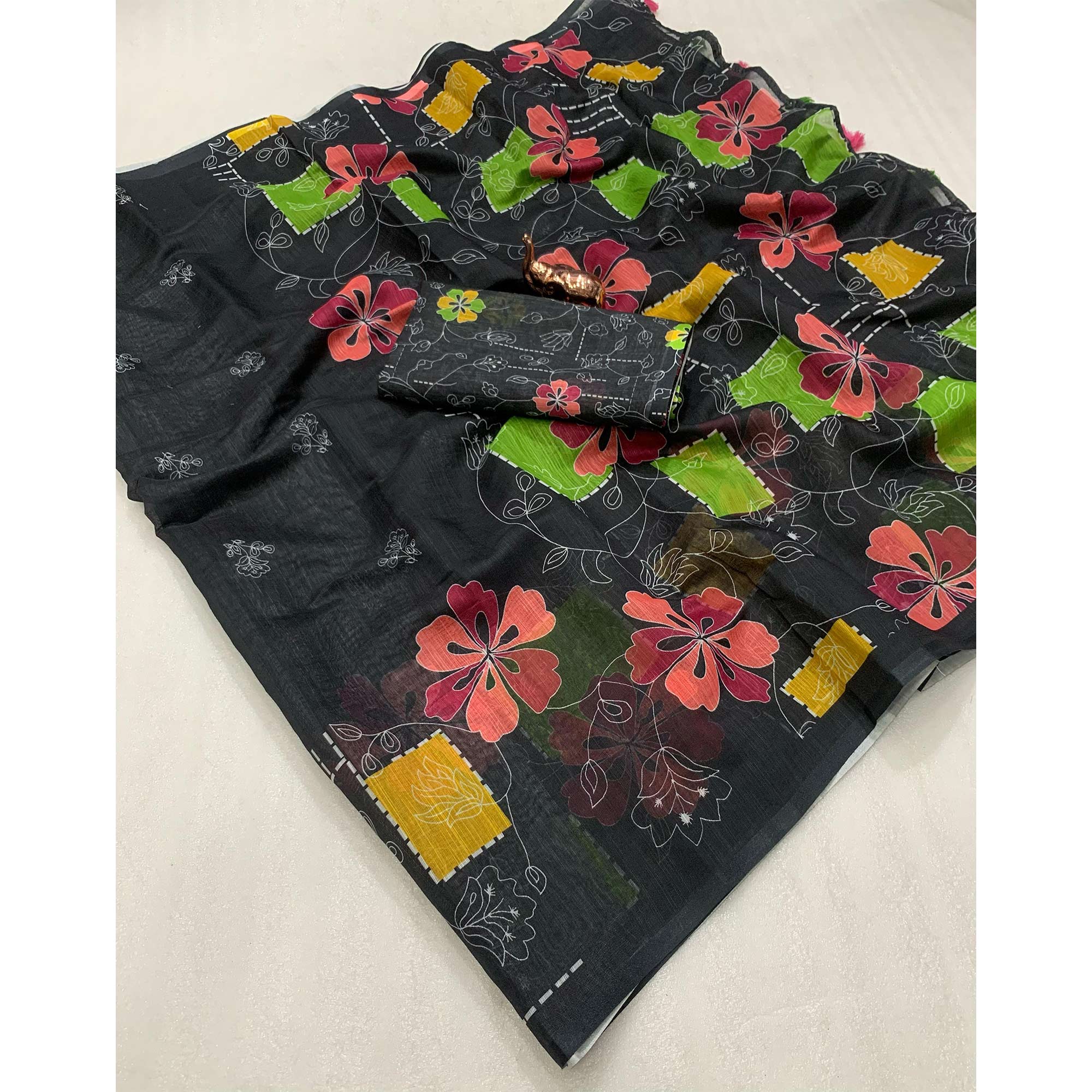 Black Floral Printed Linen Saree With Elegant Tassel Border - Image 3