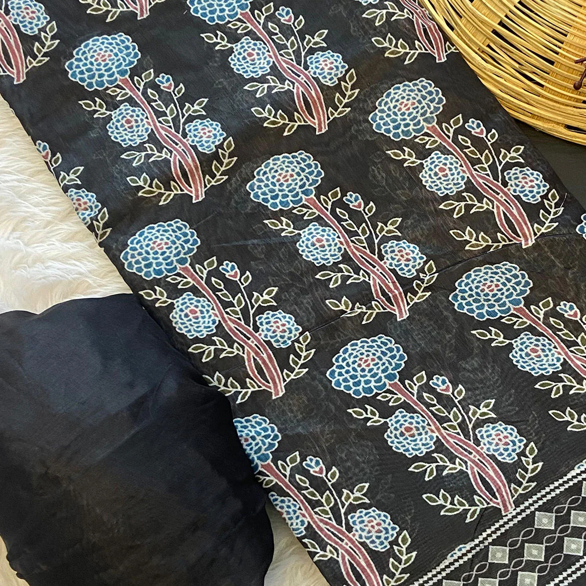 Black Floral Printed Linen Saree With Zari Border - Image 2