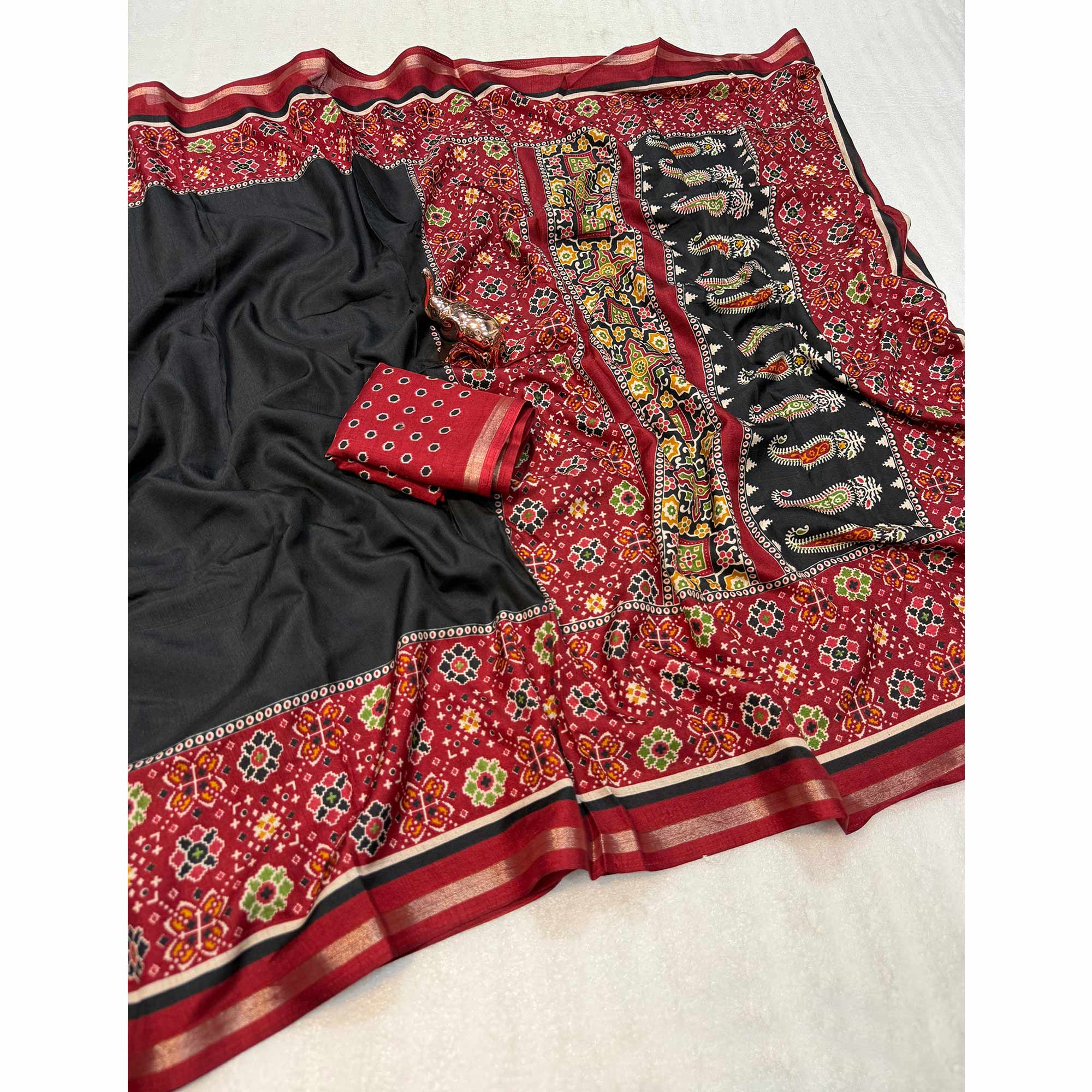Black Kashmiri Print Tussar Silk Blend Saree With Intricate Rich Pallu & Lustrous Golden Border - Image 3