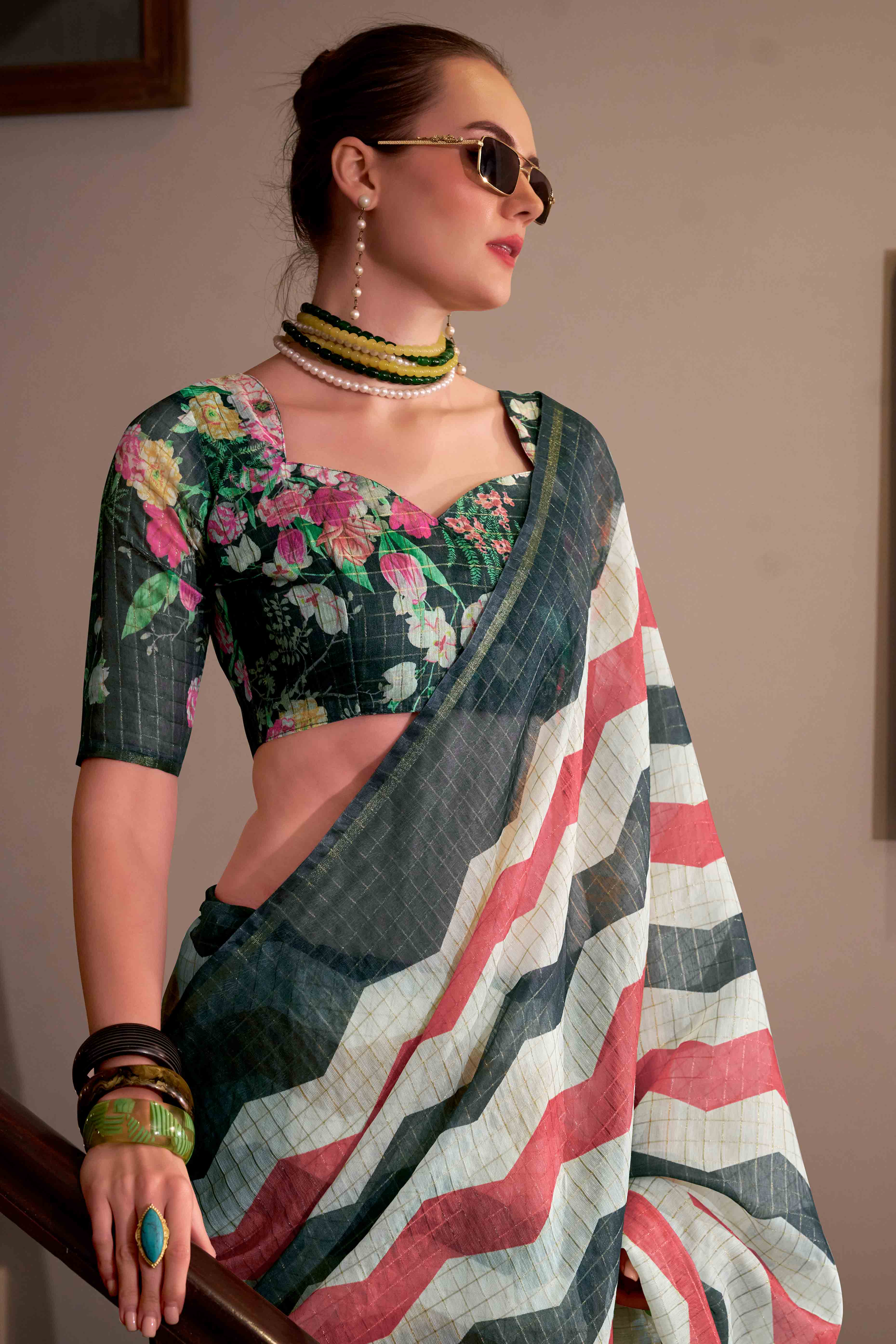 Black & Pink Woven Cotton Silk Saree With A Zig-Zag Pattern - Image 3