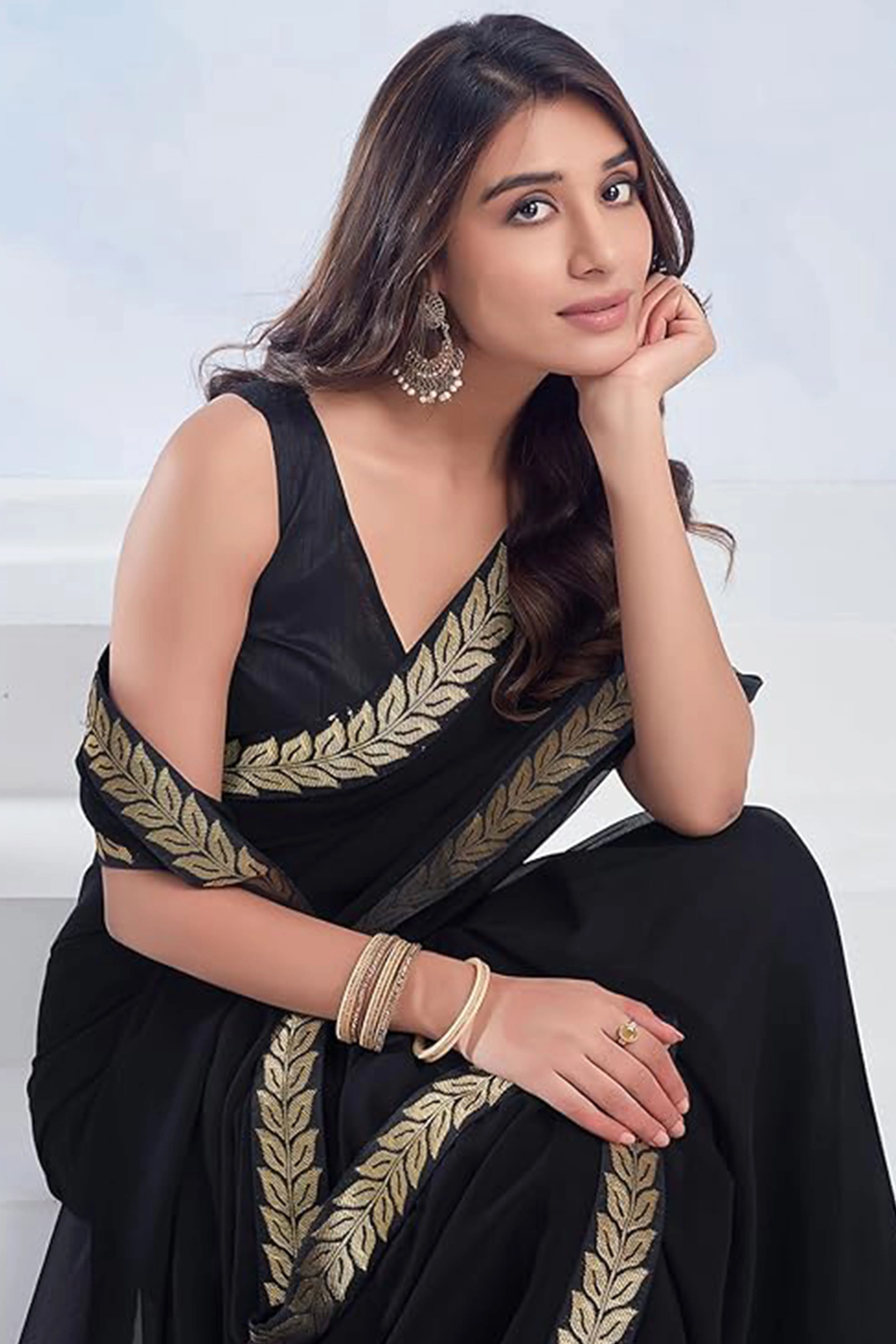 Black Solid Georgette Saree With Embroidered Border - Image 4