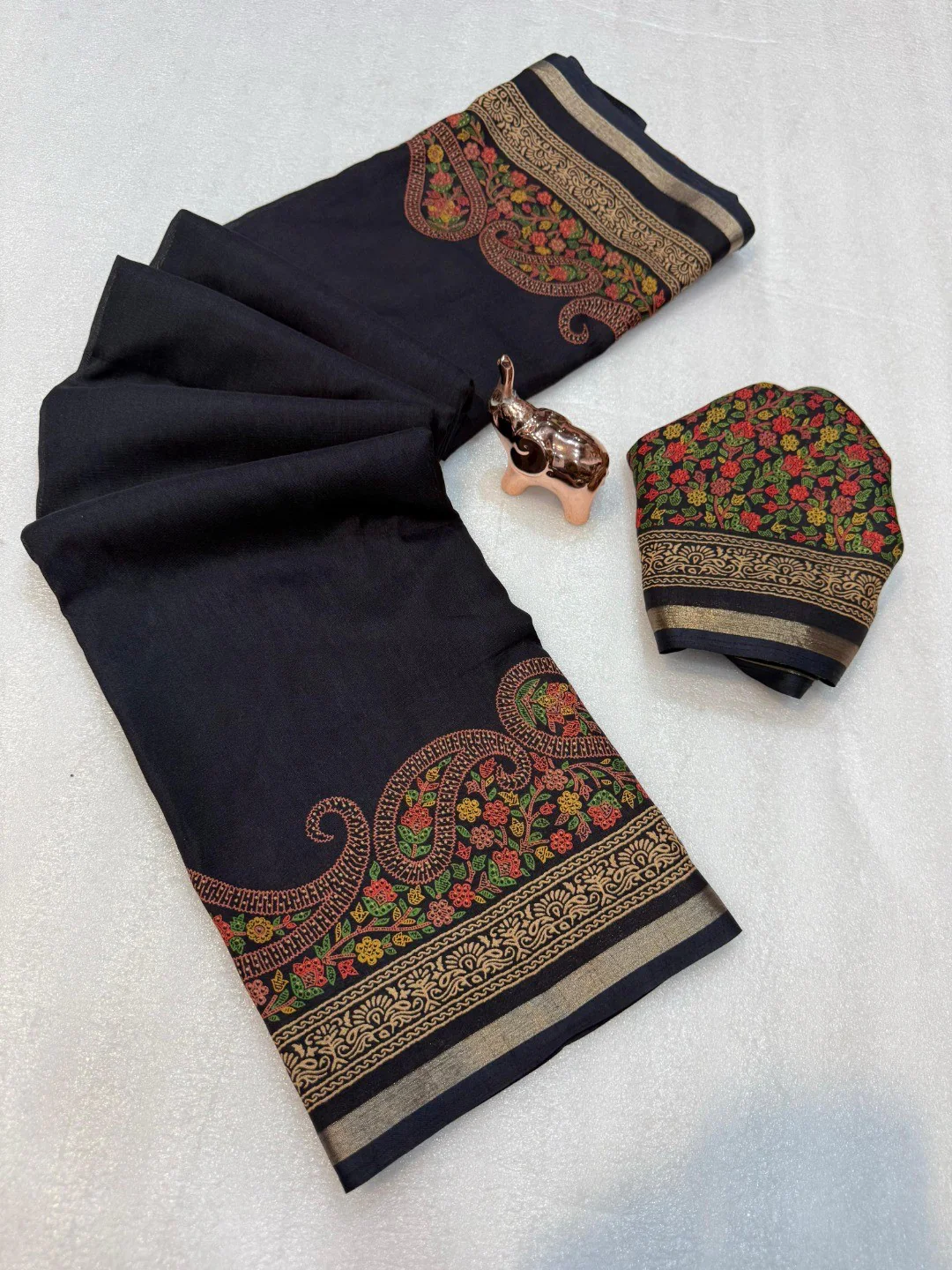 Black Tussar Silk Saree with Classic Paisley Pattern and Refined Traditional Finish - Image 3