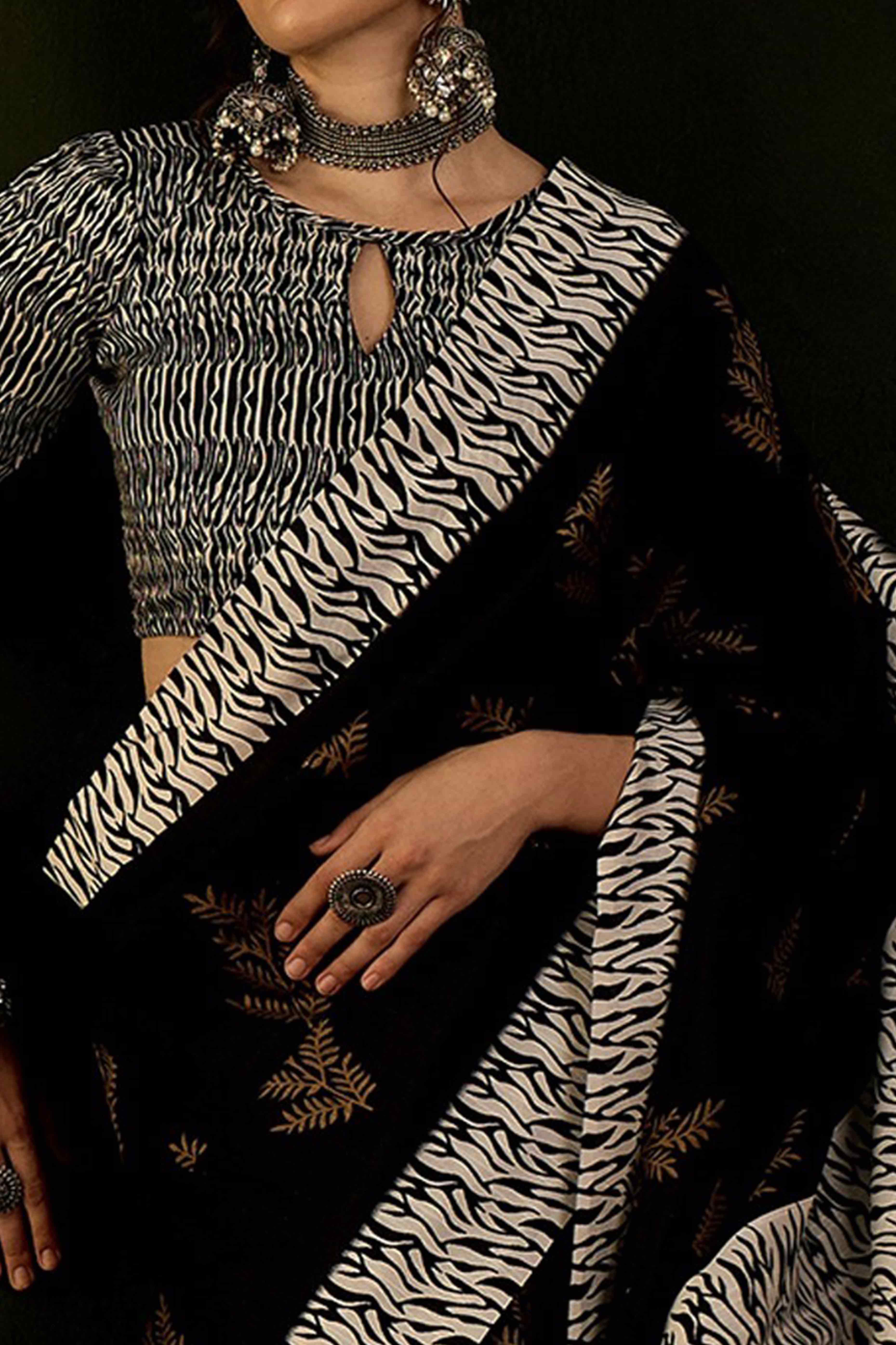 Black & White Printed Bhagalpuri Silk Saree - Image 2