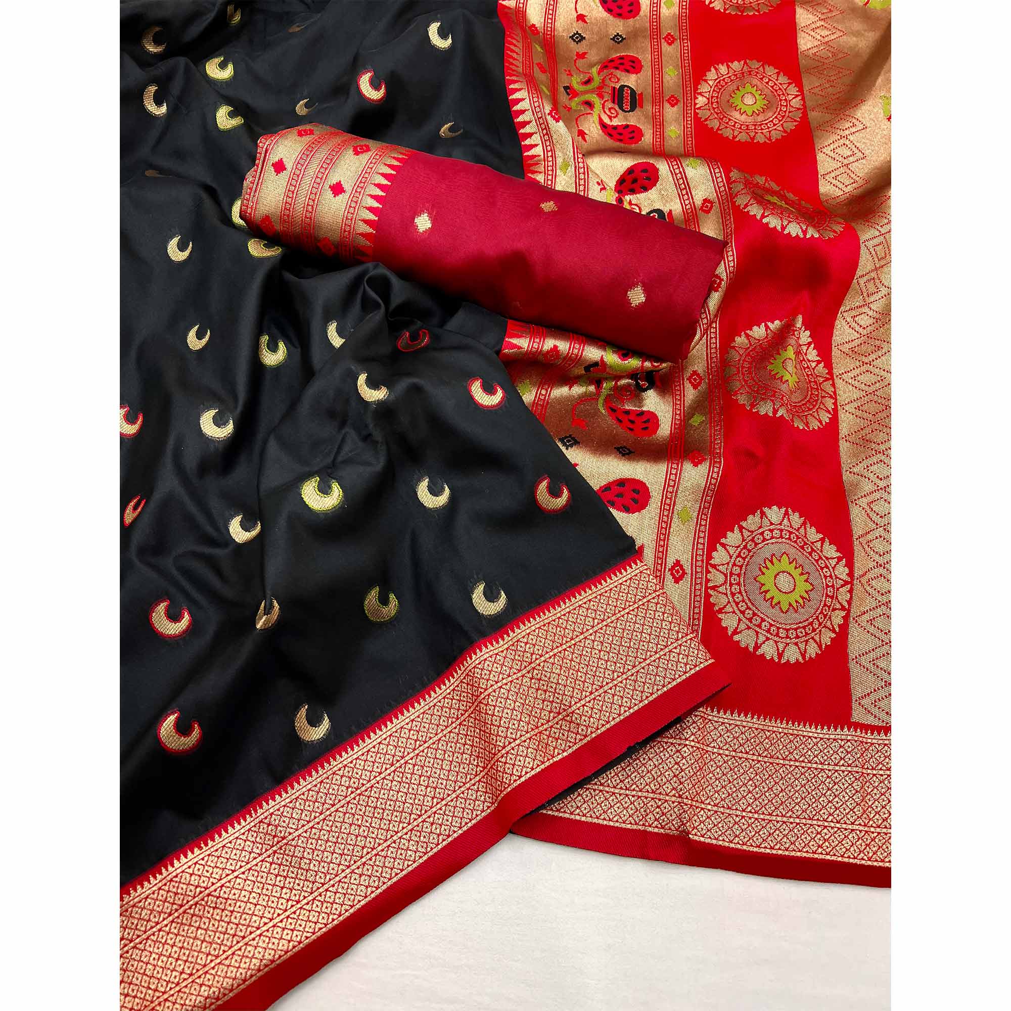 Black Woven Pure Silk Paithani Saree - Image 3