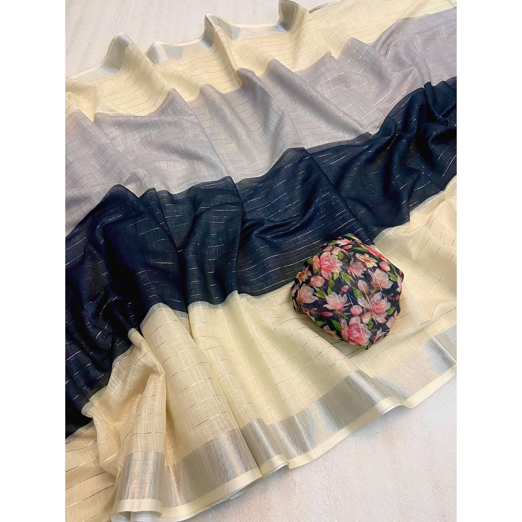 Black Zari Weaving Linen Saree - Image 3