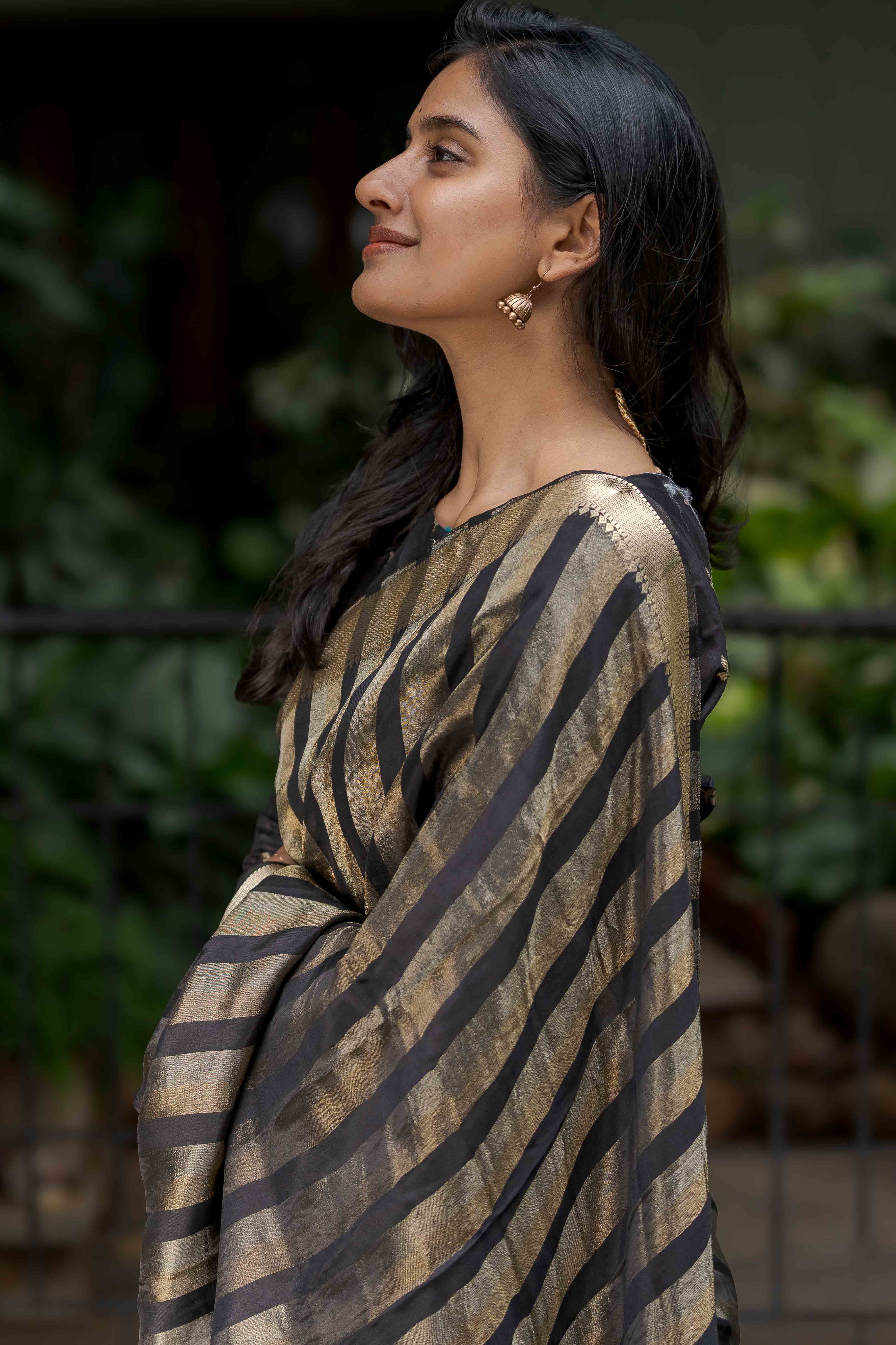 Black Zari Weaving Viscose Saree With Tassels - Image 5
