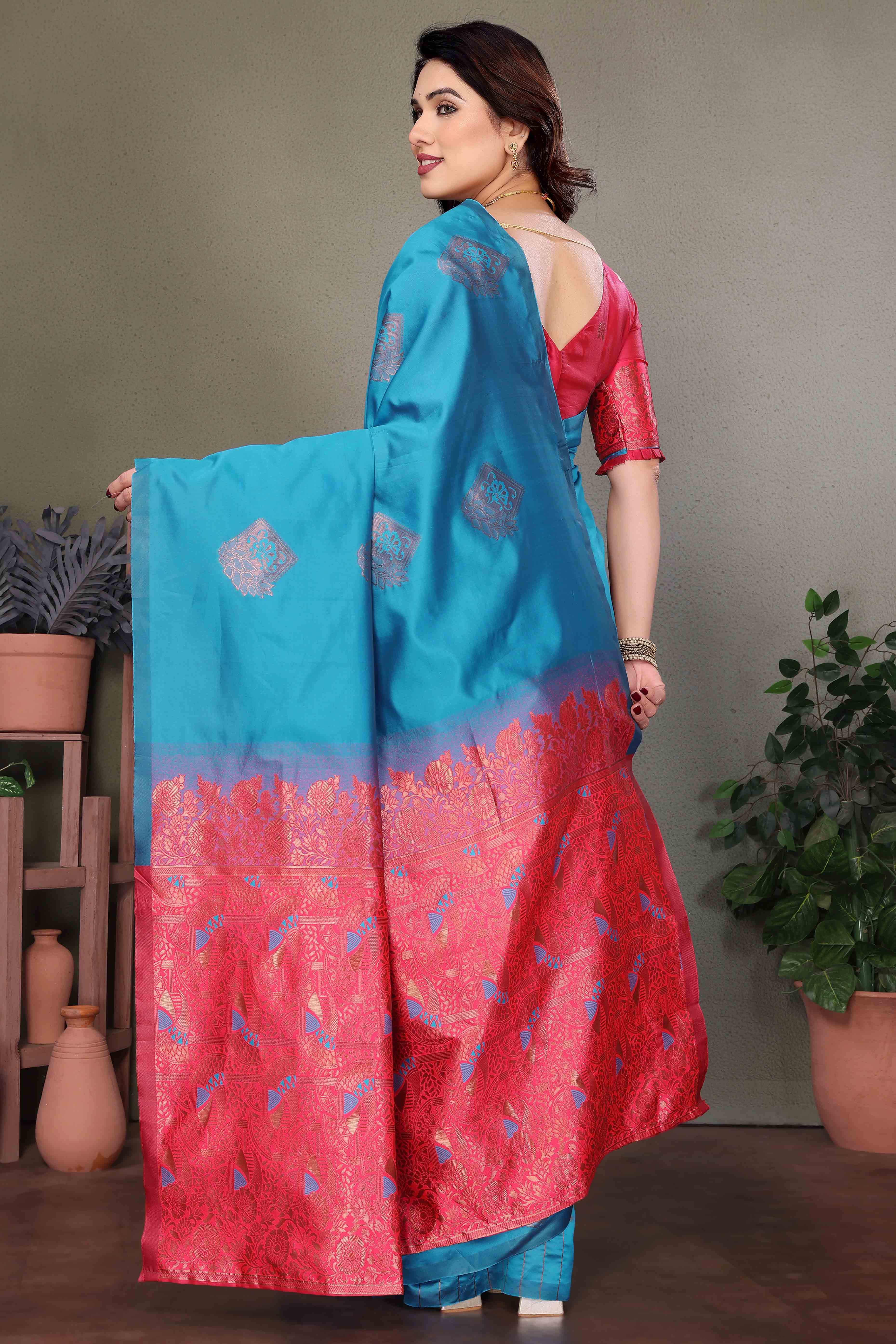 Blue Banarasi Silk Saree With Exquisite Floral Zari Weaving - Image 5