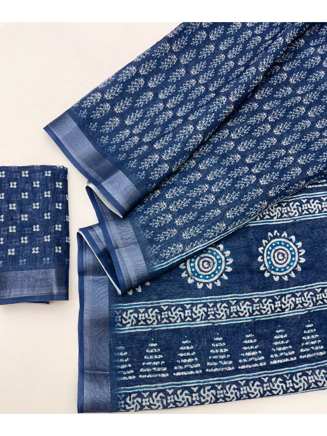 Blue Digital Print Cotton Saree with Zari Border Lightweight Traditional Outfit - Image 3