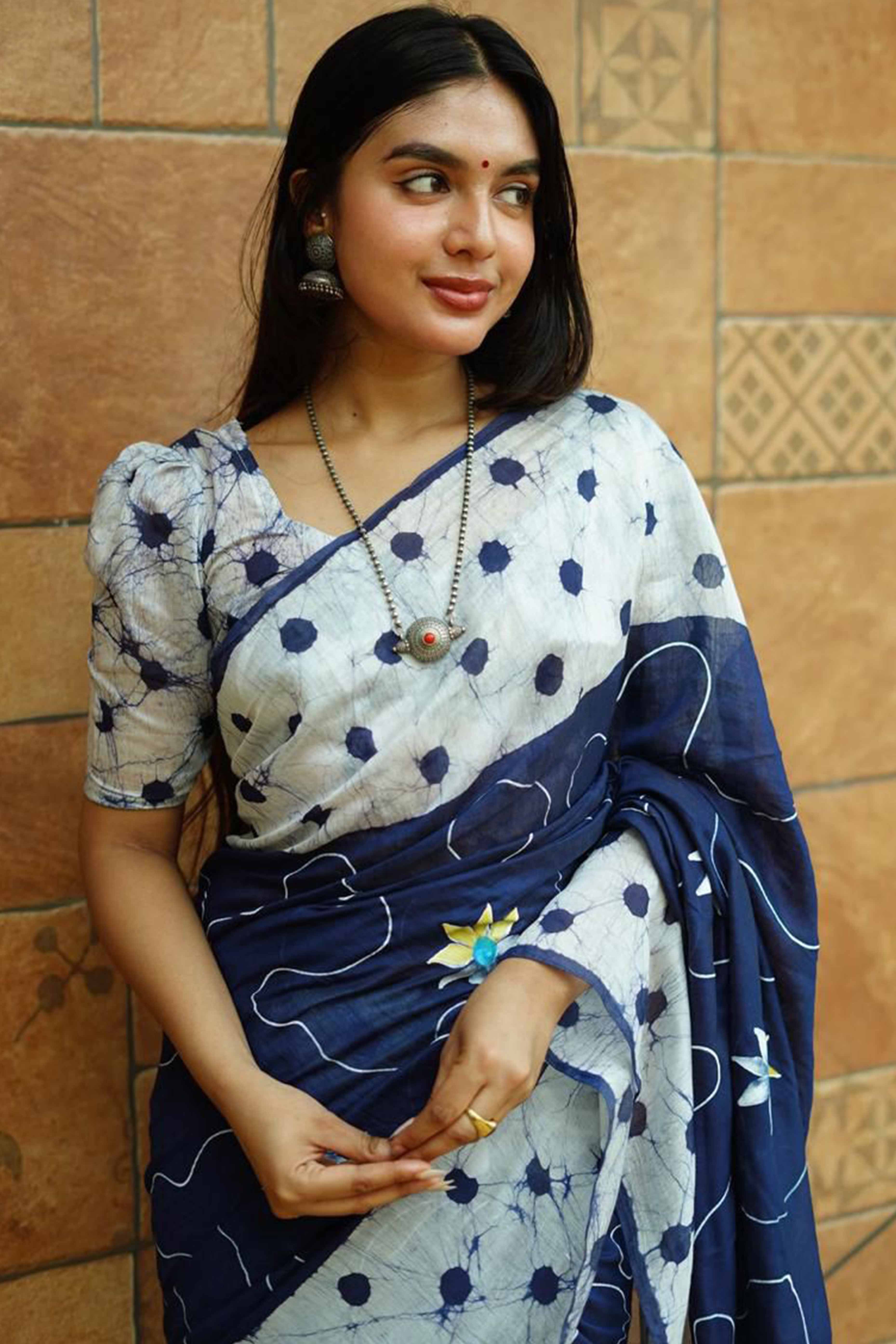 Blue Floral Handprinted Linen Saree for Graceful Ethnic Occasions - Image 7
