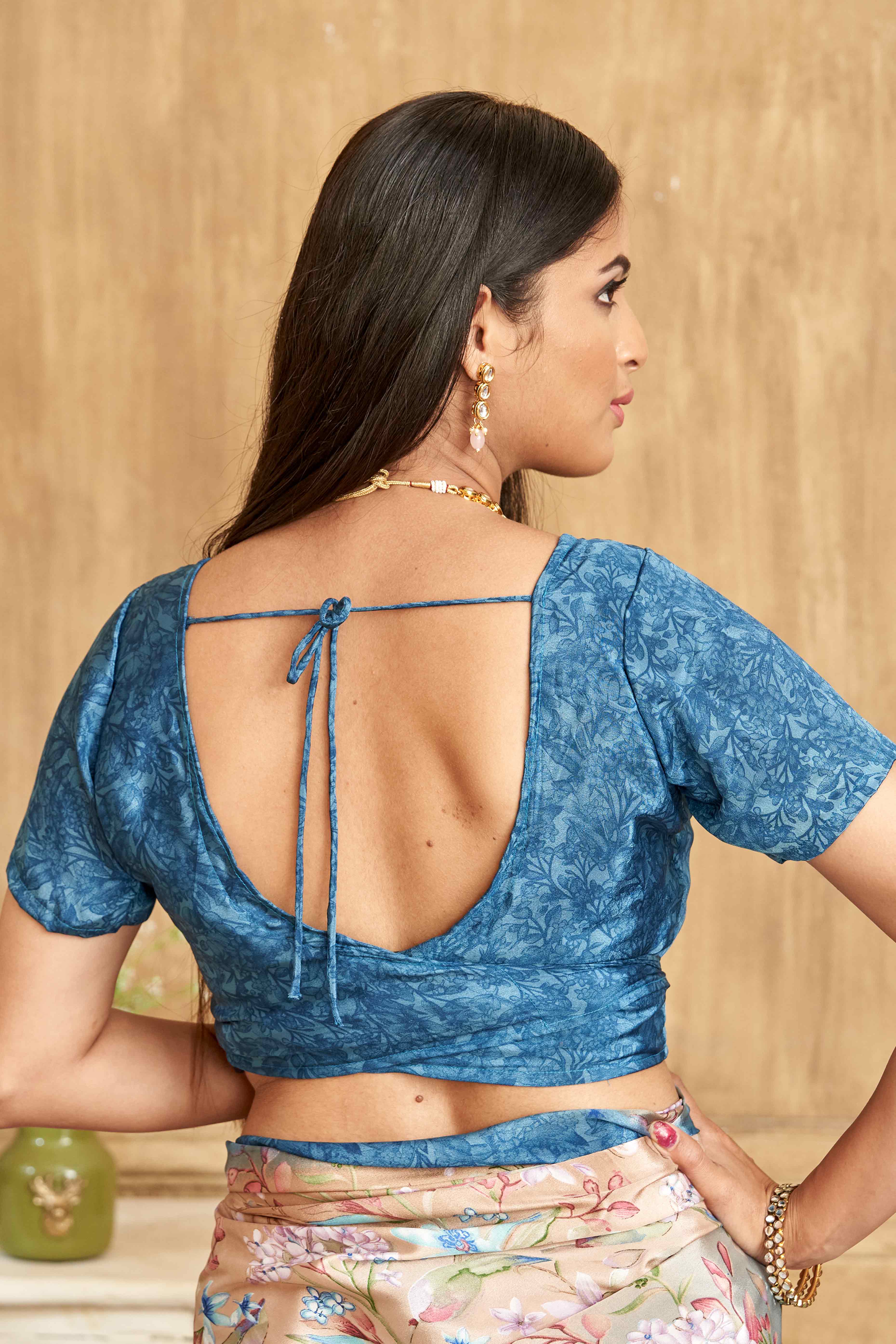 Blue Floral Printed Crepe Silk Saree - Image 5
