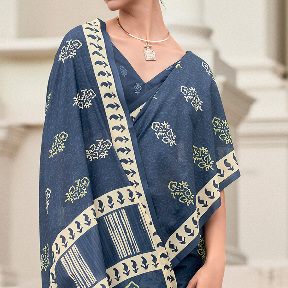 Blue Floral Printed Mul Pure Silk Saree - Image 3