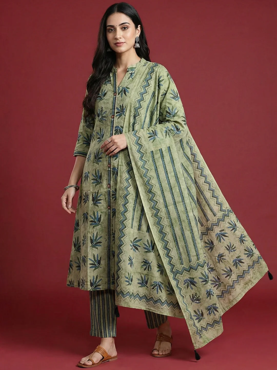 Blue Floral Printed Pure Cotton Straight Fit Salwar Suit