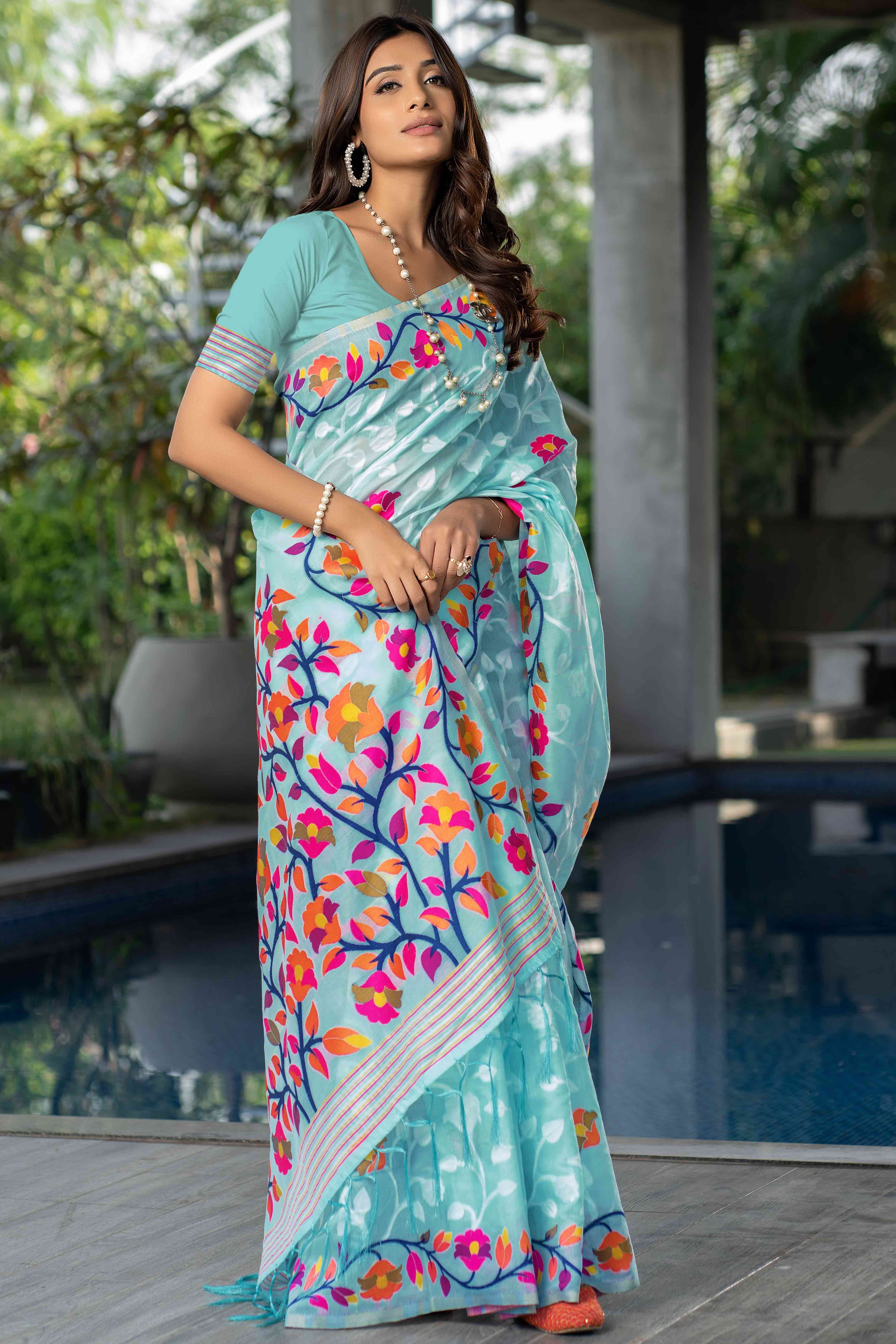 Blue Floral Woven Cotton Jacquard Jamdani Saree With A Graceful Tassel Border - Image 4