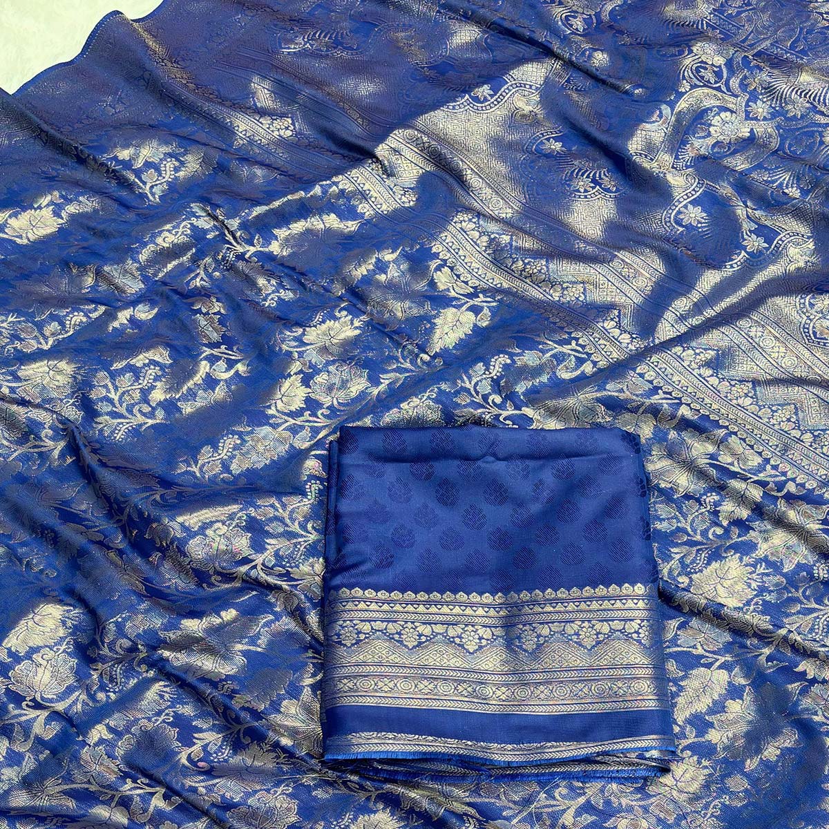 Blue Floral Woven Saree in Premium Pure Silk - Image 2