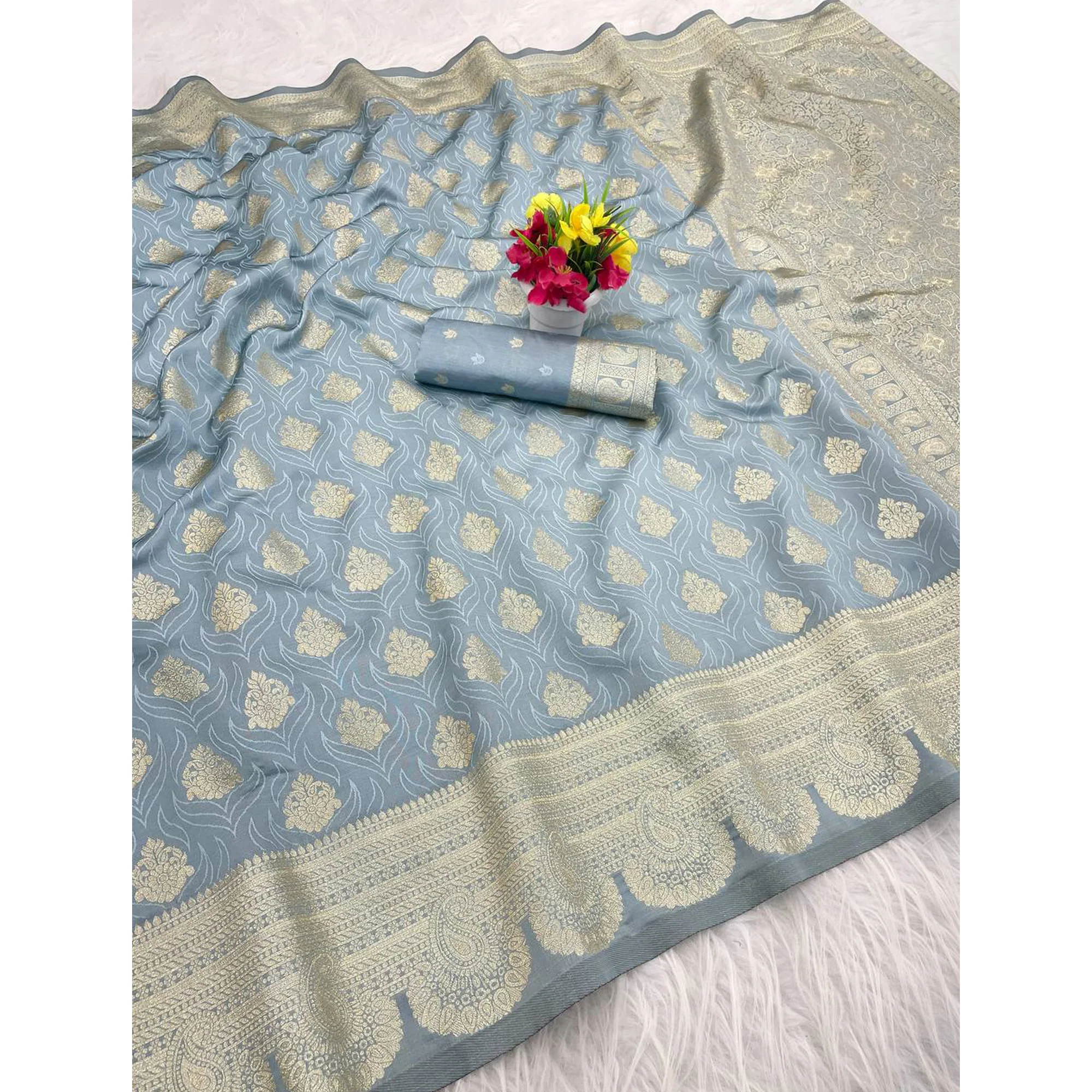 Blue Floral Zari Woven Pure Banarasi Silk Saree Designed for Luxurious Festive Elegance - Image 3