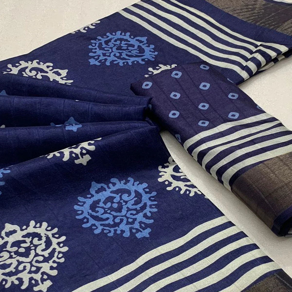 Blue Printed Tussar Silk Saree - Image 2