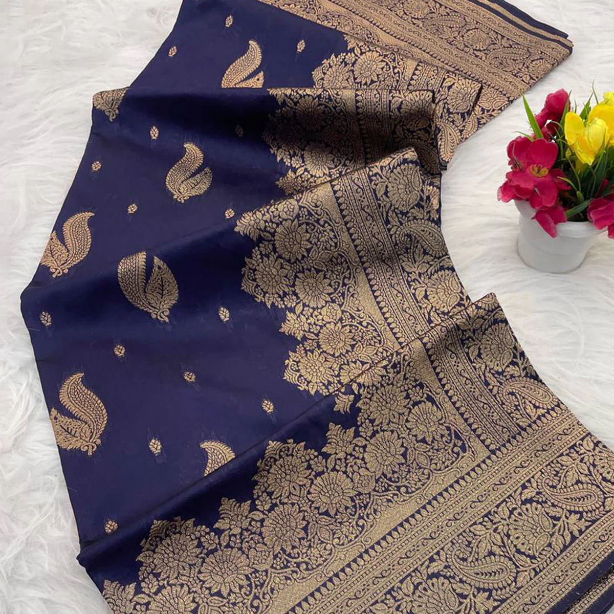 Blue Pure Banarasi Silk Saree Adorned with Exquisite Floral Zari Weaving - Image 2