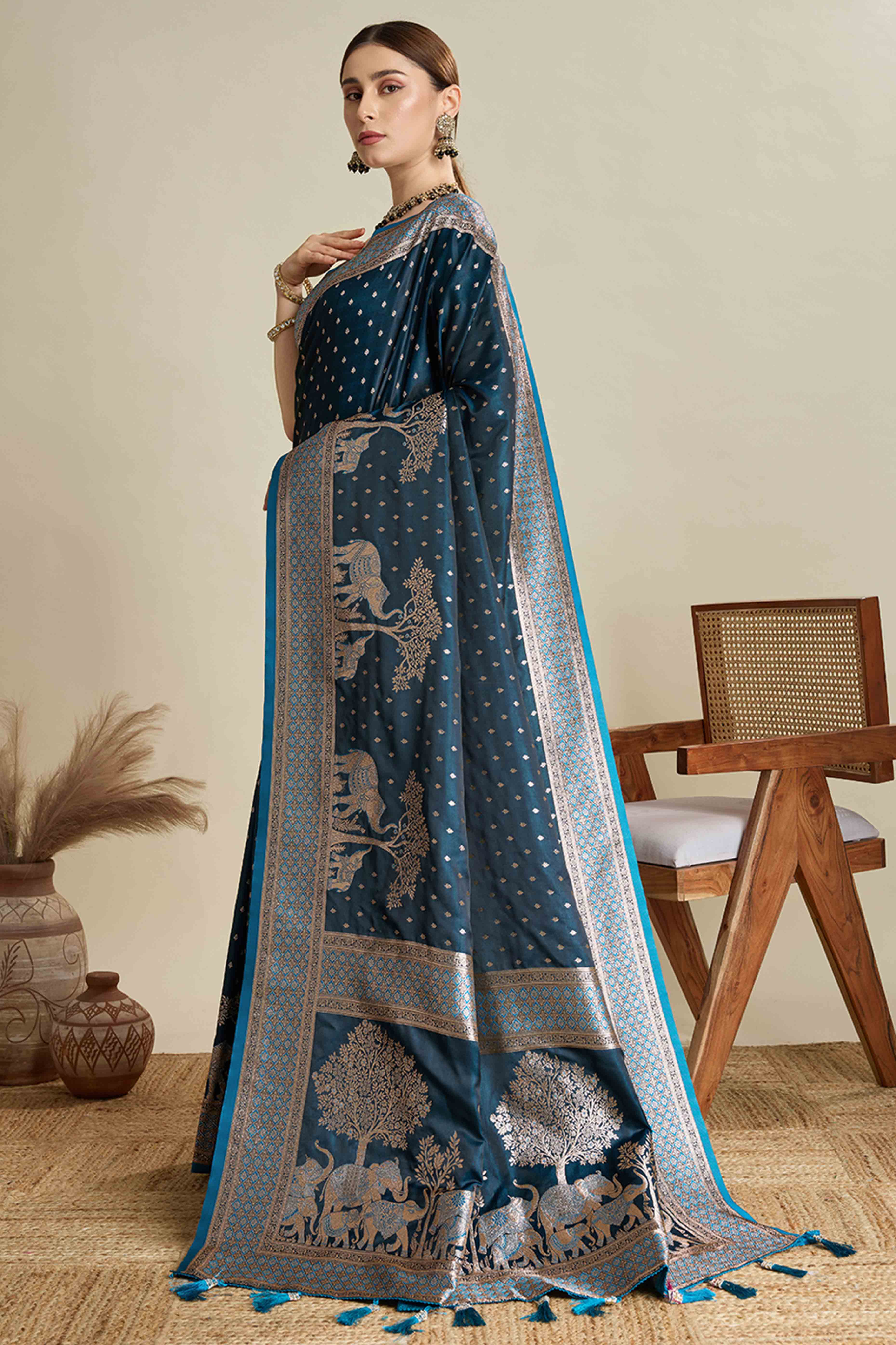 Blue Pure Silk Saree Featuring Traditional Banarasi Zari Weaving Patterns - Image 3