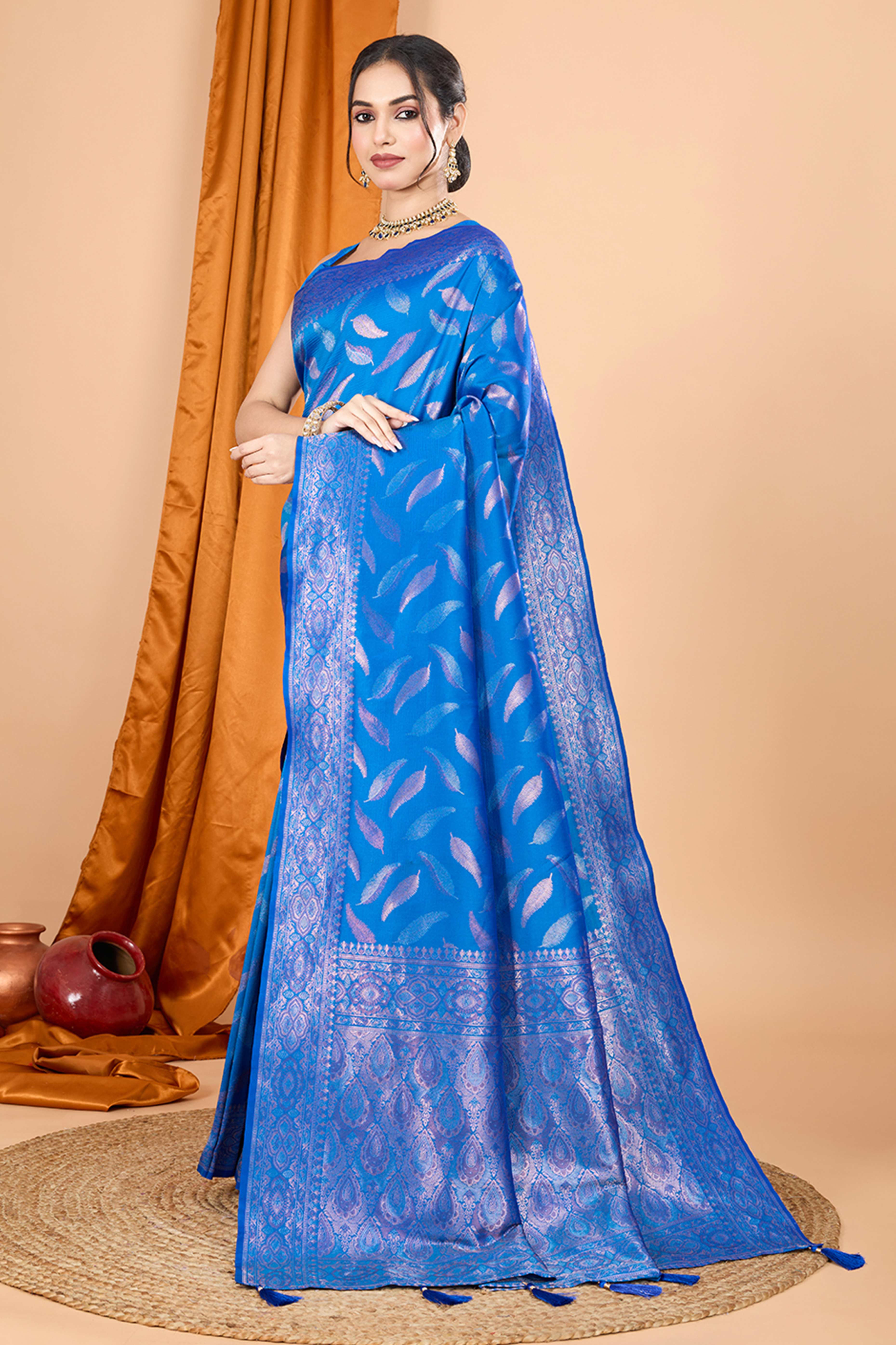 Blue Pure Silk Saree With Intricate Leaf Pattern Zari Weaving & Graceful Tassels - Image 3