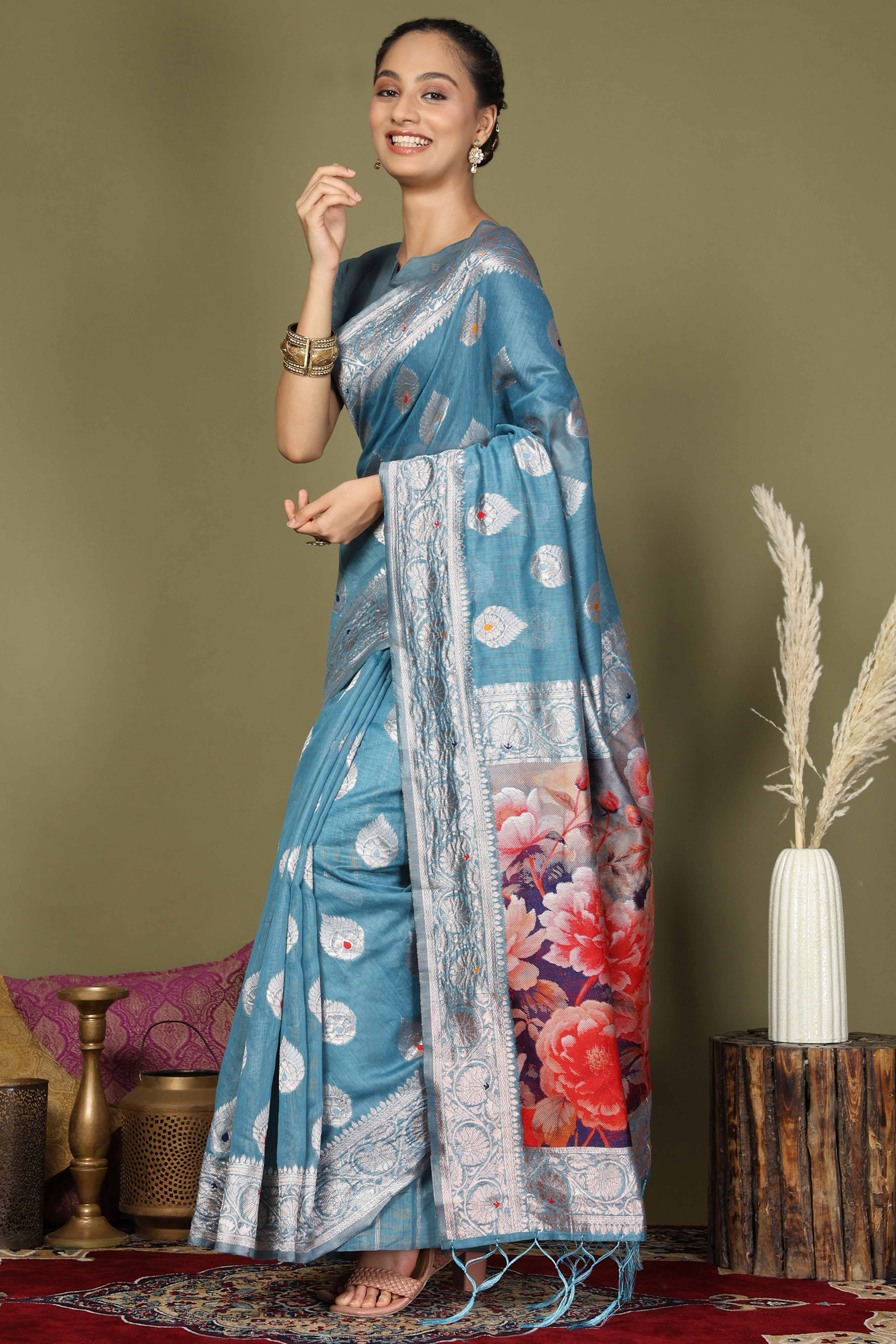 Blue Saree In Linen Cotton Featuring Floral Zari Weaving & Digital Printed Pallu - Image 3