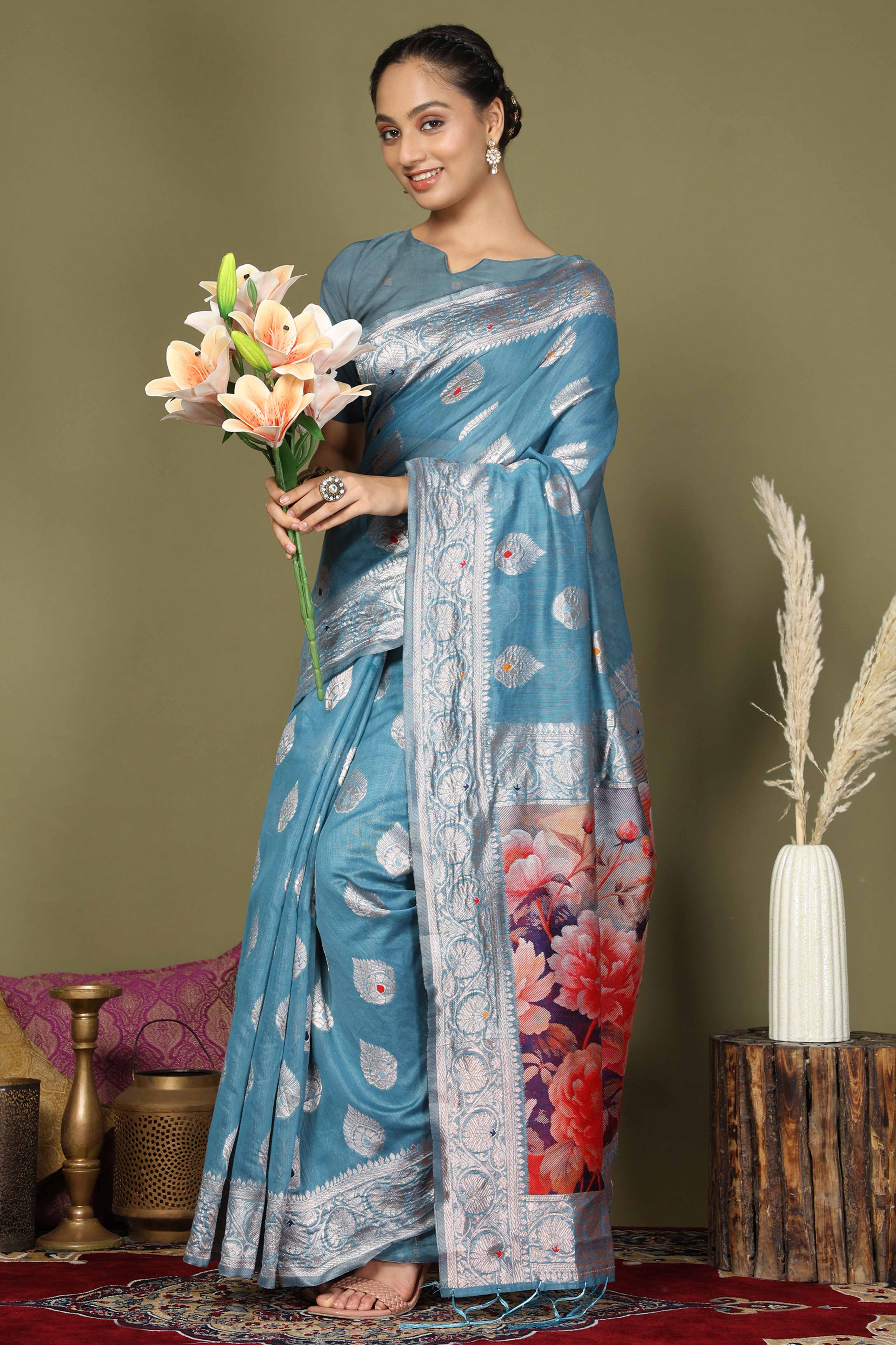 Blue Saree In Linen Cotton Featuring Floral Zari Weaving & Digital Printed Pallu - Image 4