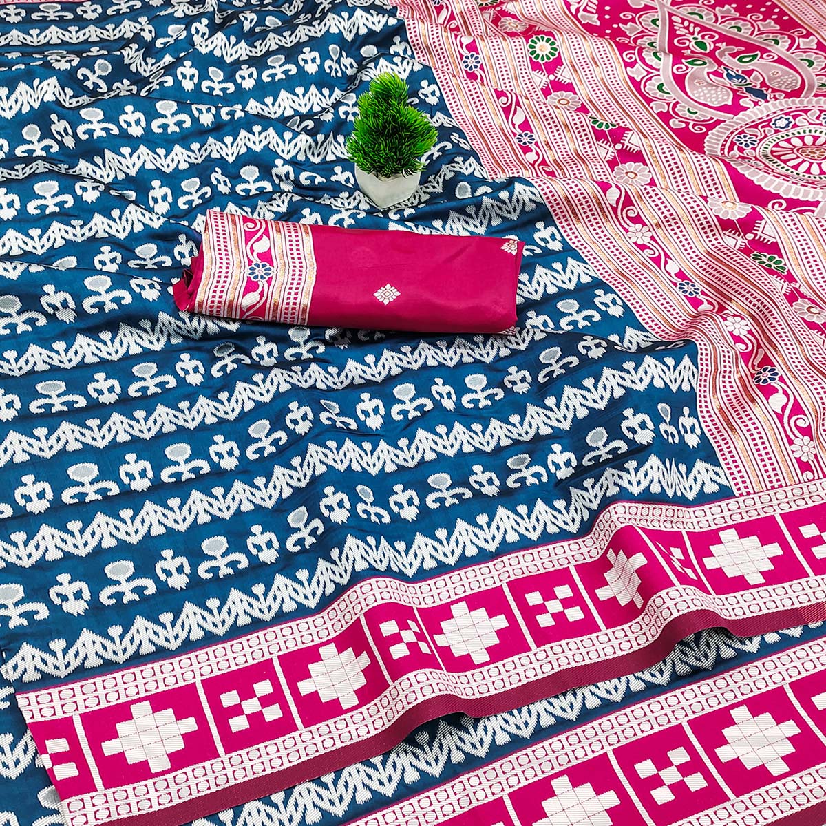 Blue Weaving Cotton Silk Saree With Contrasting Floral & Peacock Design Pallu - Image 2